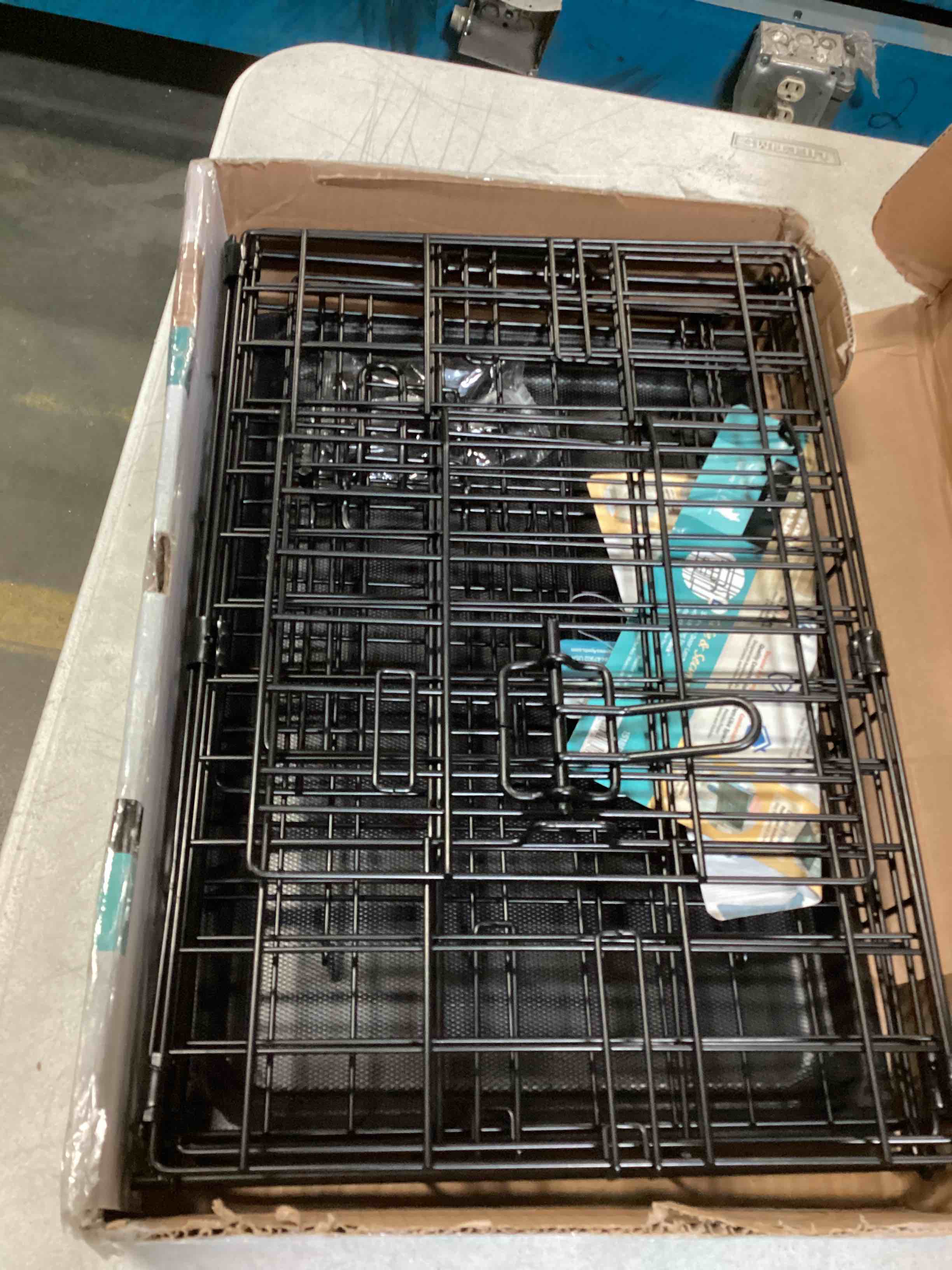 https://s3.amazonaws.com/lotting-images-prod/bidfta/GRN5623963_1702296713966.jpeg