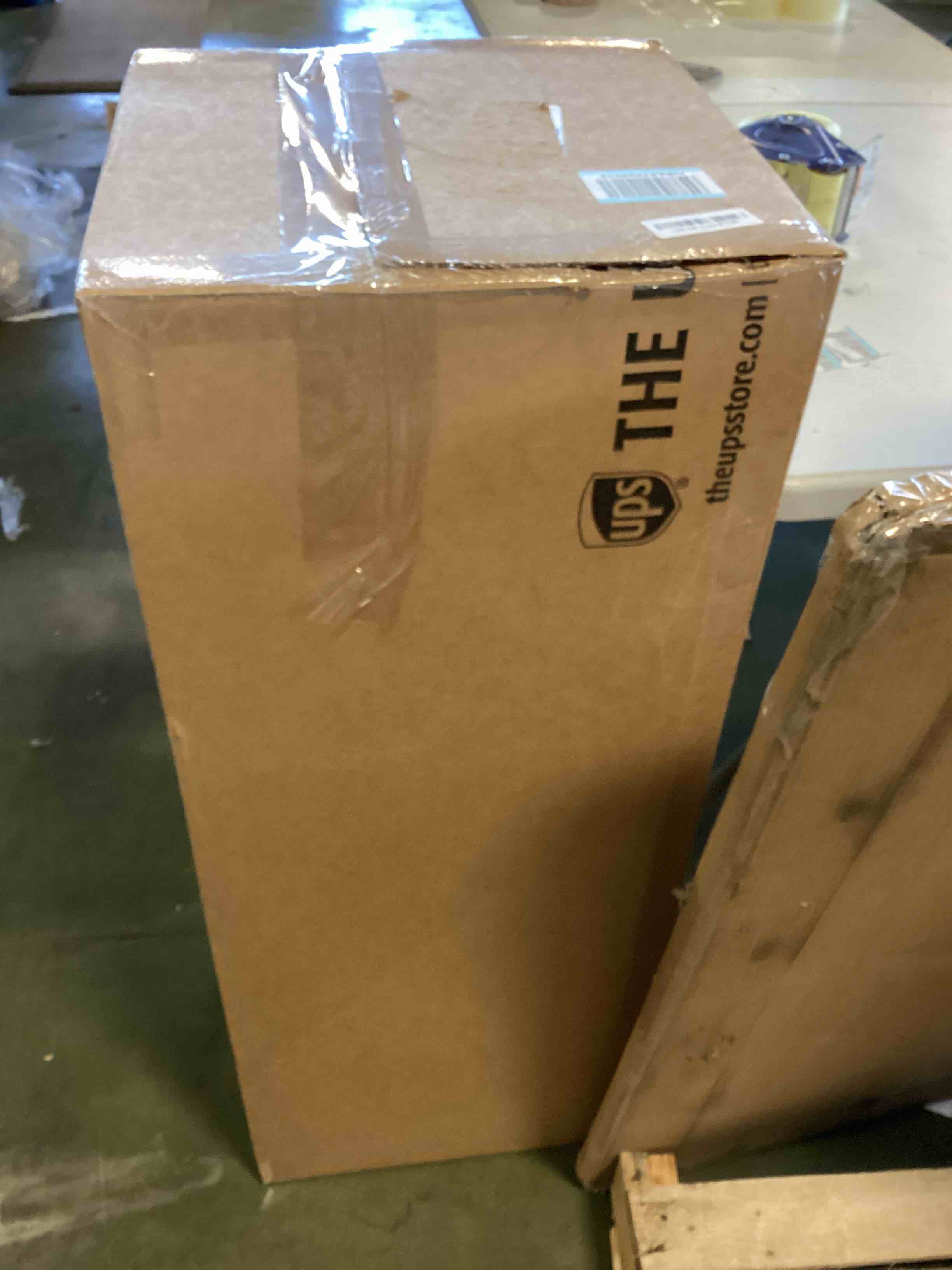 https://s3.amazonaws.com/lotting-images-prod/bidfta/GRN5626473_1702997648376.jpeg