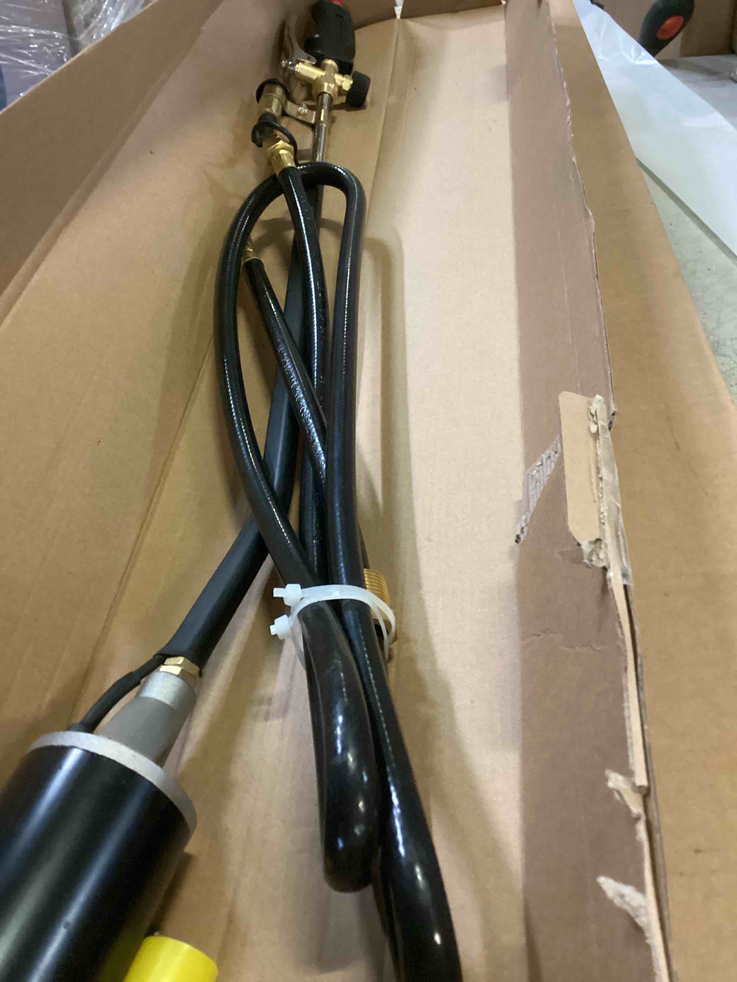 https://s3.amazonaws.com/lotting-images-prod/bidfta/GRN5628986_1702491058209.jpeg