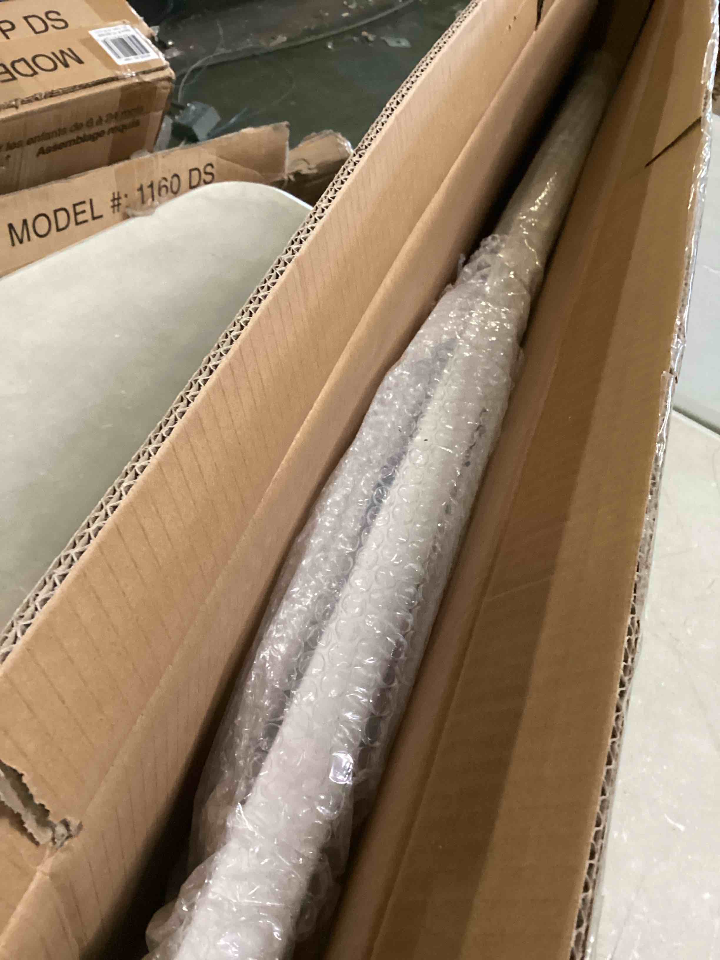 https://s3.amazonaws.com/lotting-images-prod/bidfta/GRN5631803_1702665554075.jpeg