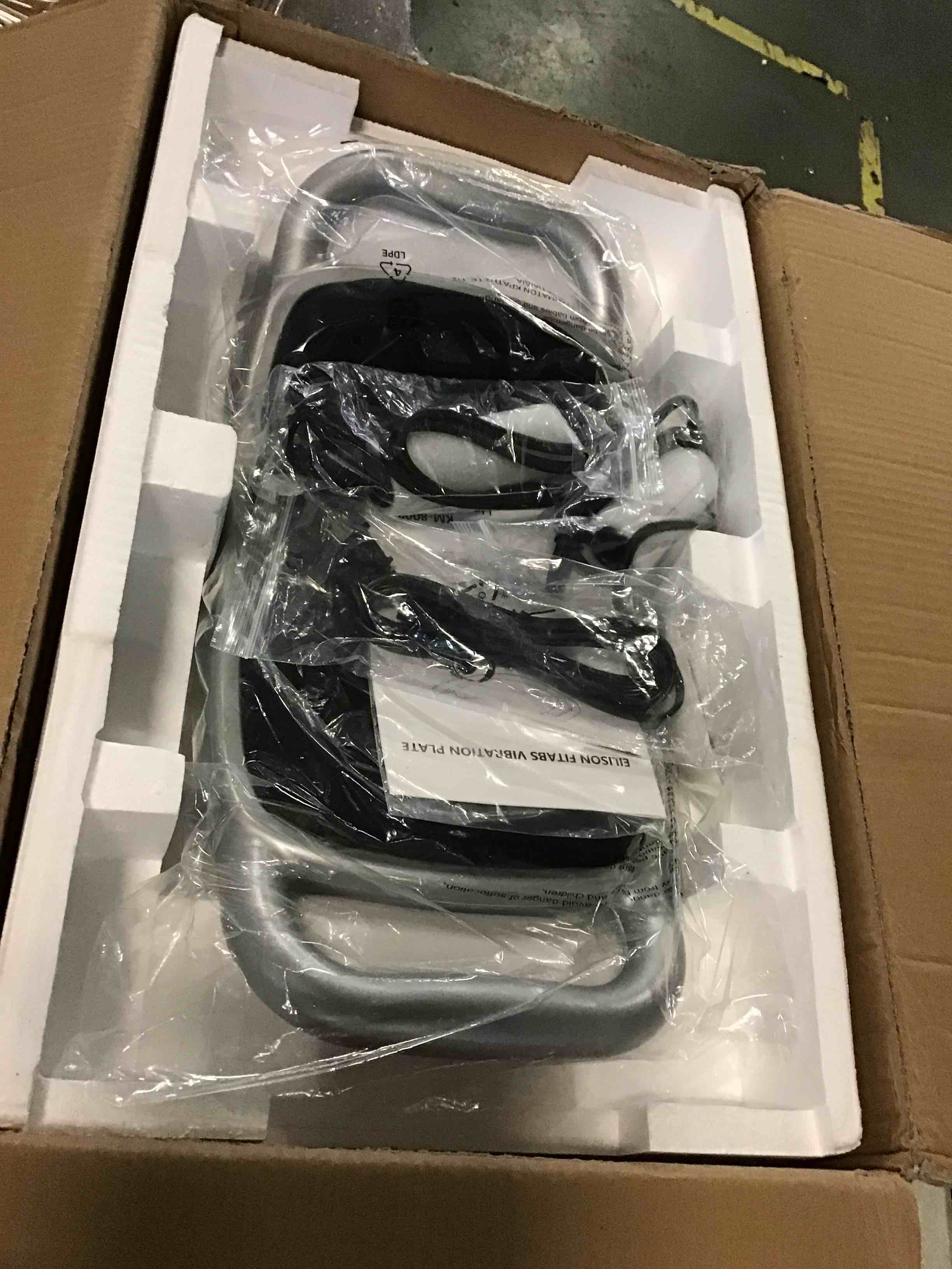 https://s3.amazonaws.com/lotting-images-prod/bidfta/GRN5640975_1696508624268.jpeg