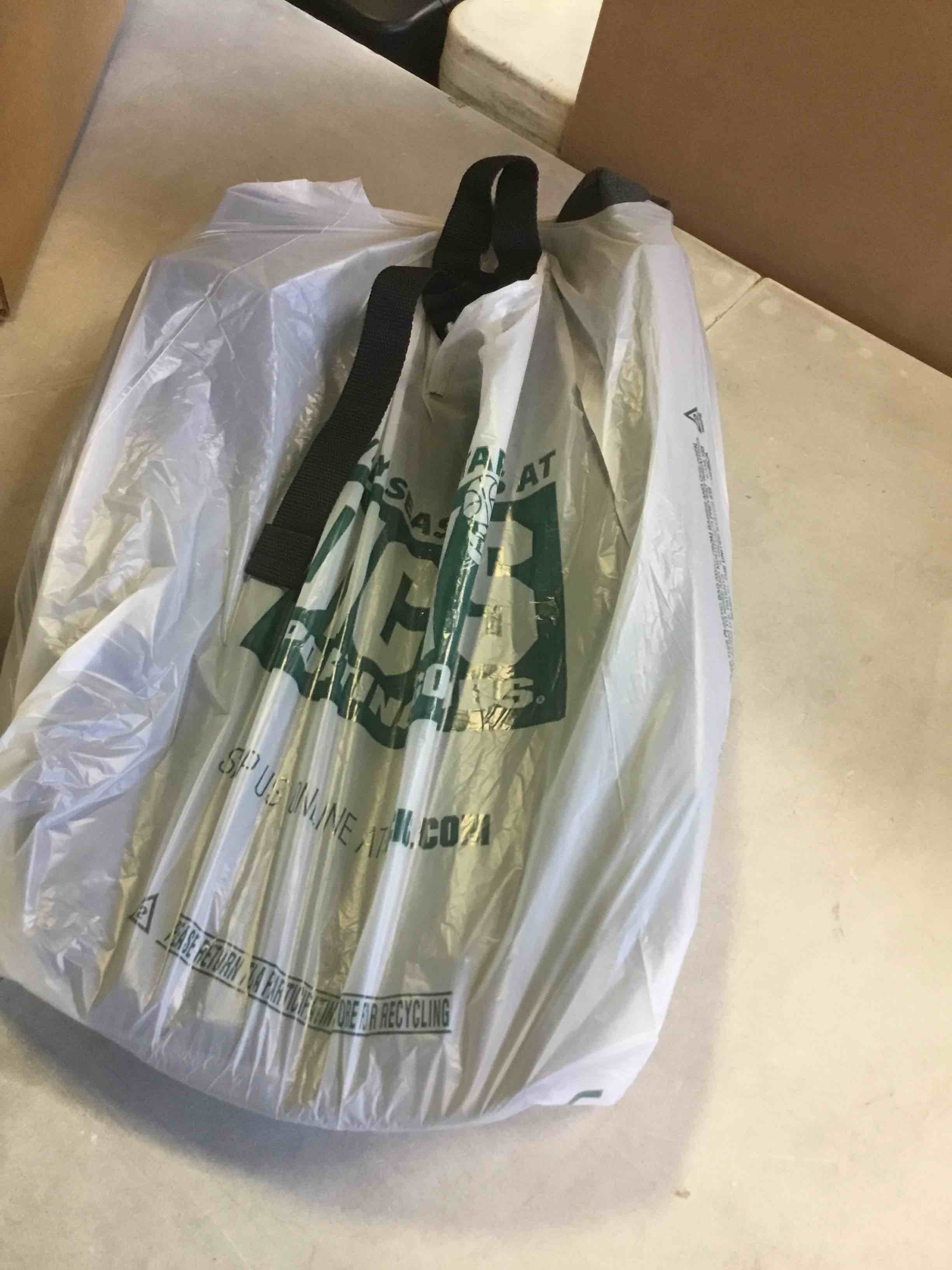 https://s3.amazonaws.com/lotting-images-prod/bidfta/GRN5642410_1696277134022.jpeg