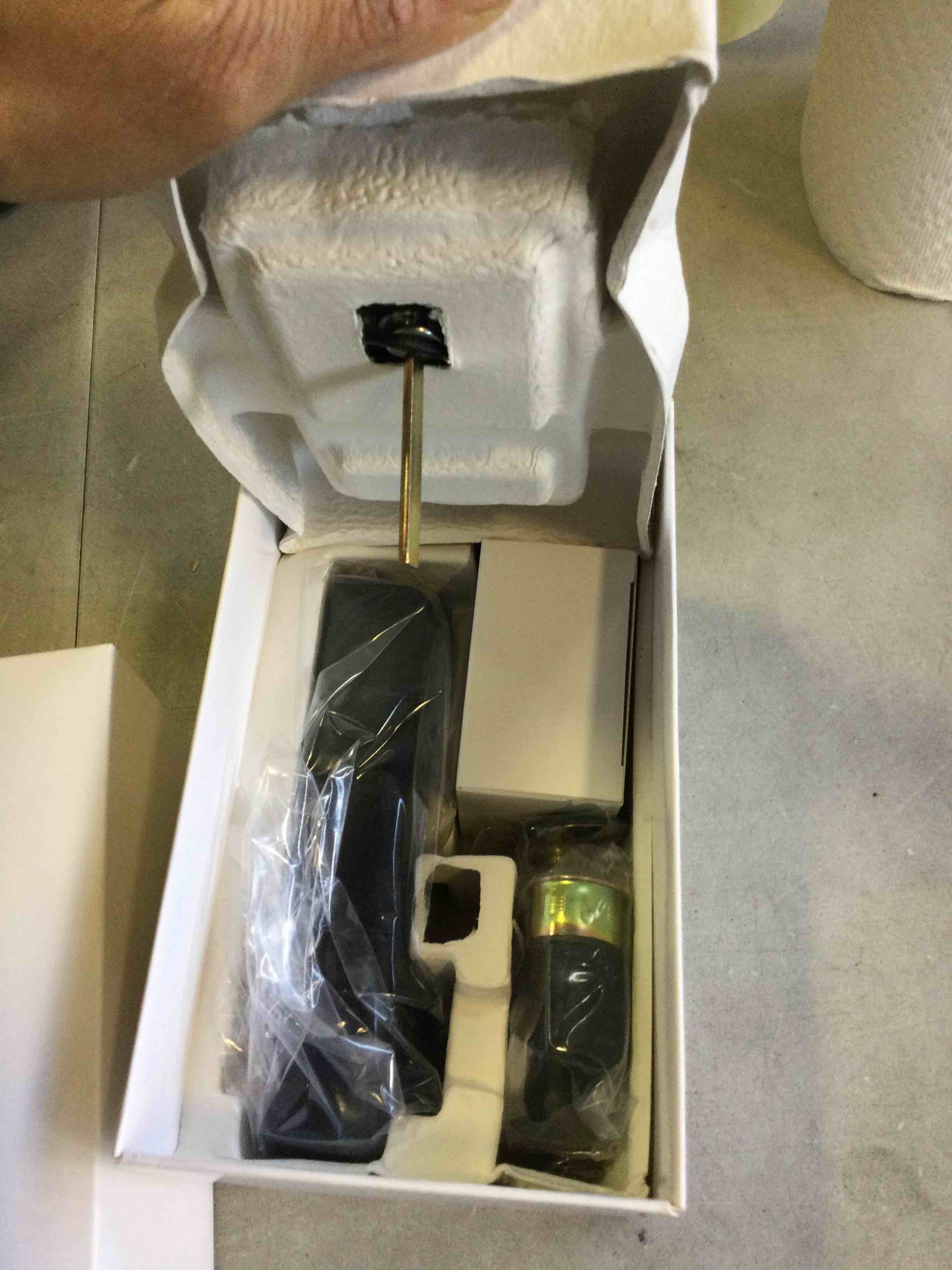 https://s3.amazonaws.com/lotting-images-prod/bidfta/GRN5643340_1696878852929.jpeg
