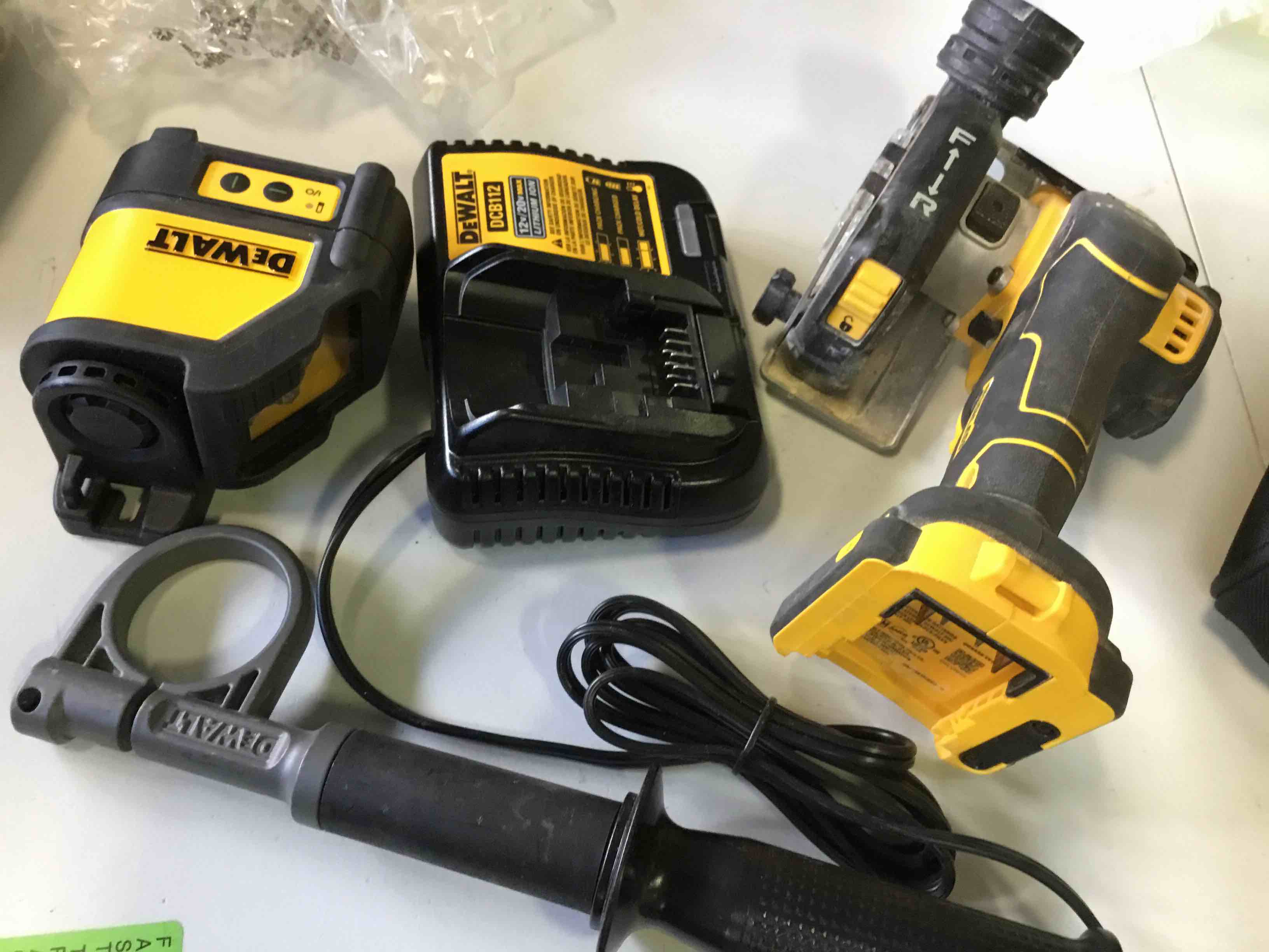 assorted de herramientas DEWALT (variety Styles and models)