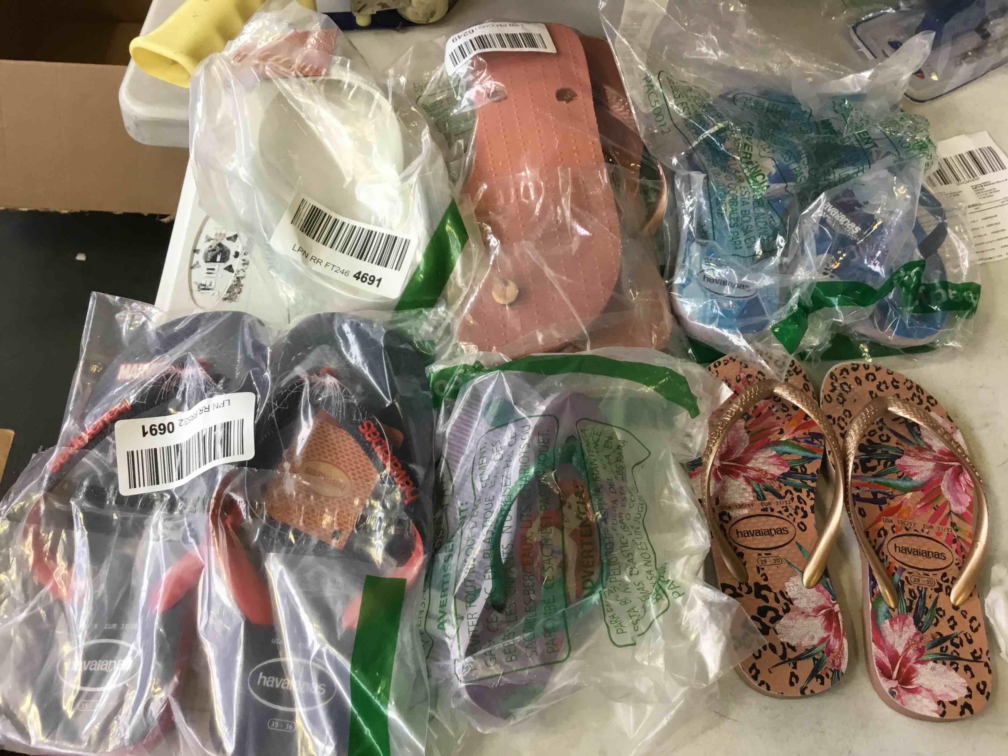 Assorted unisex Havaianas flip flops various colors ((Styles and Sizes May Vary))