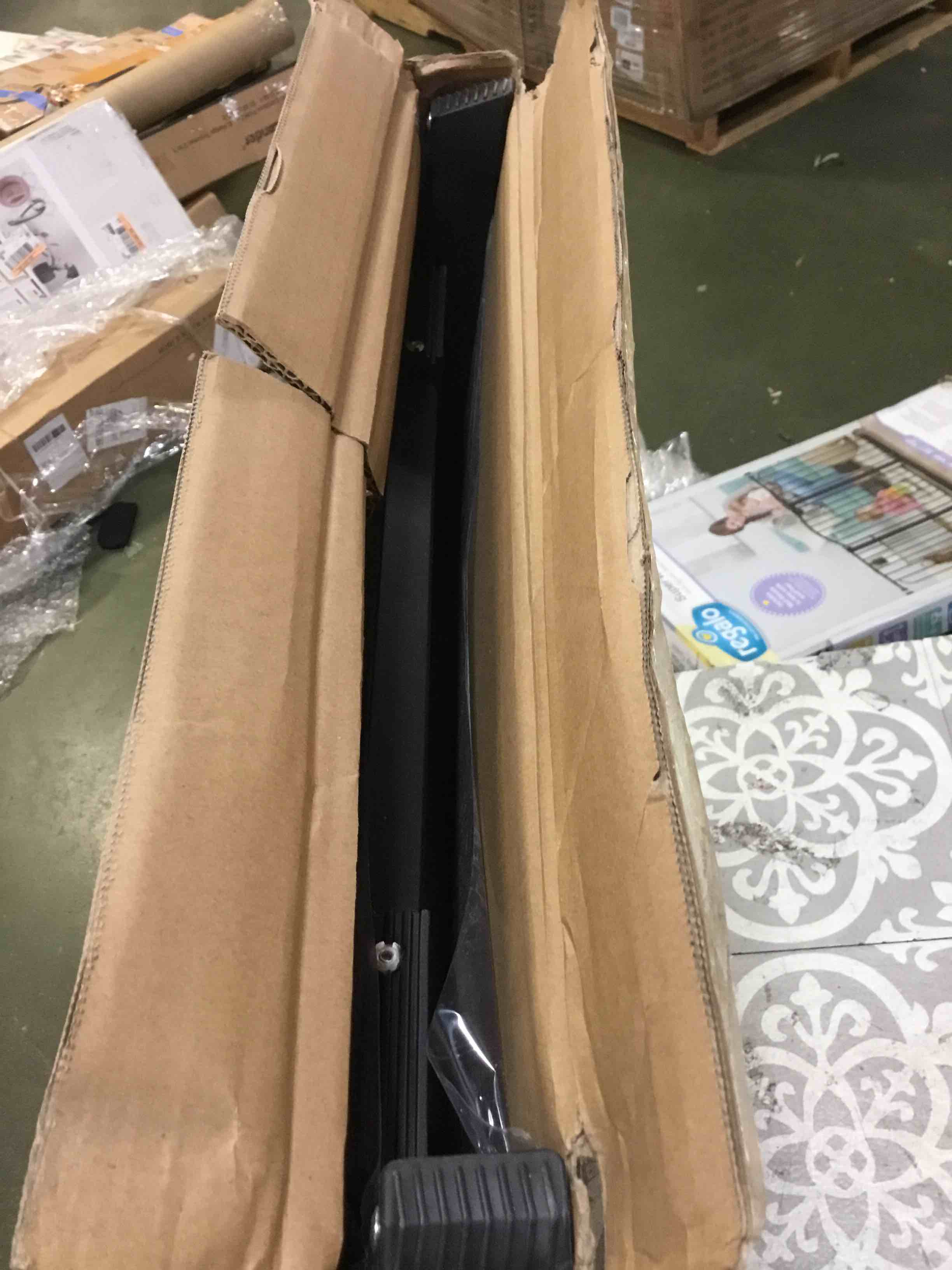 https://s3.amazonaws.com/lotting-images-prod/bidfta/GRN5658826_1696444735483.jpeg