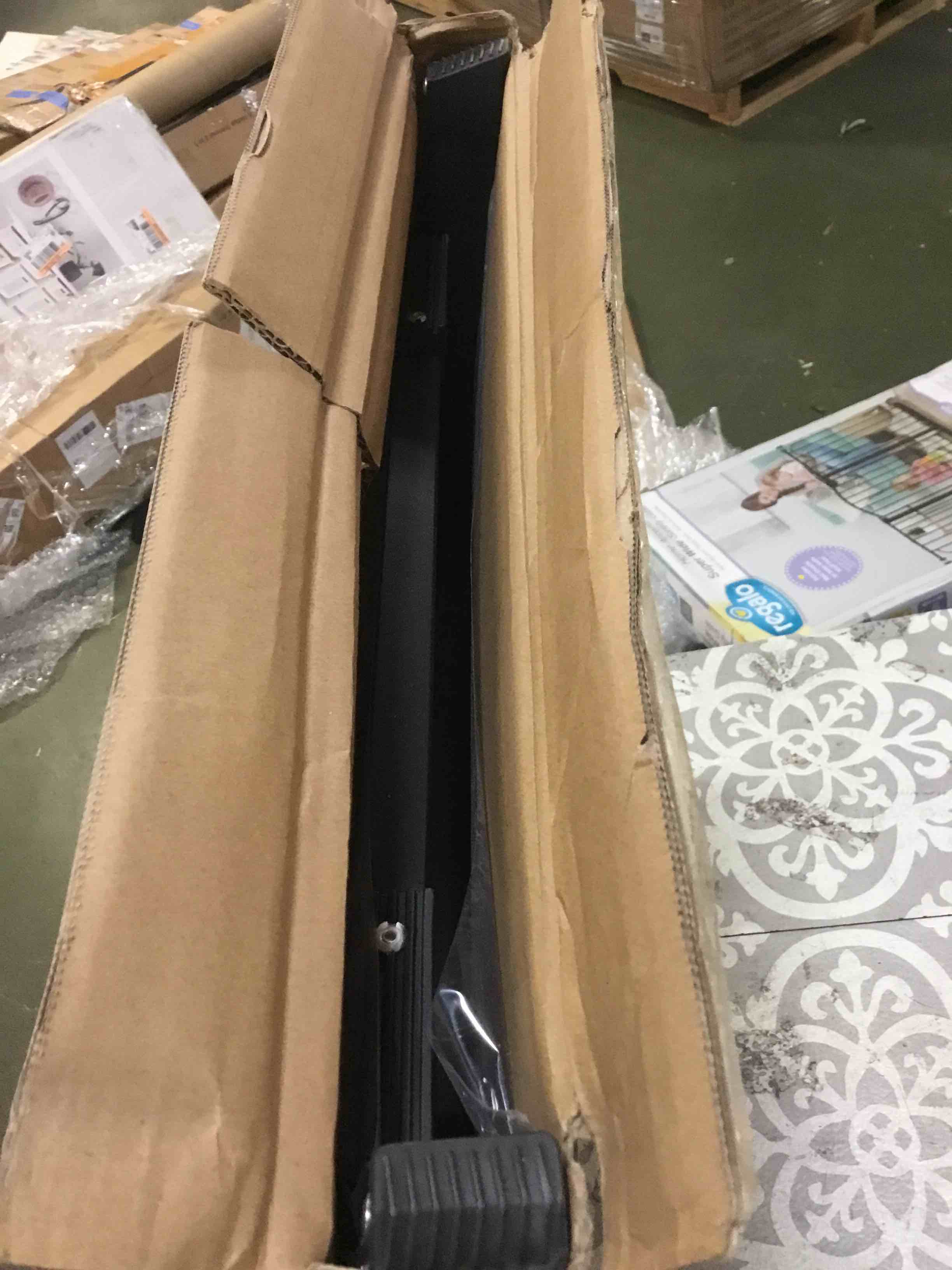 https://s3.amazonaws.com/lotting-images-prod/bidfta/GRN5658826_1696444738049.jpeg