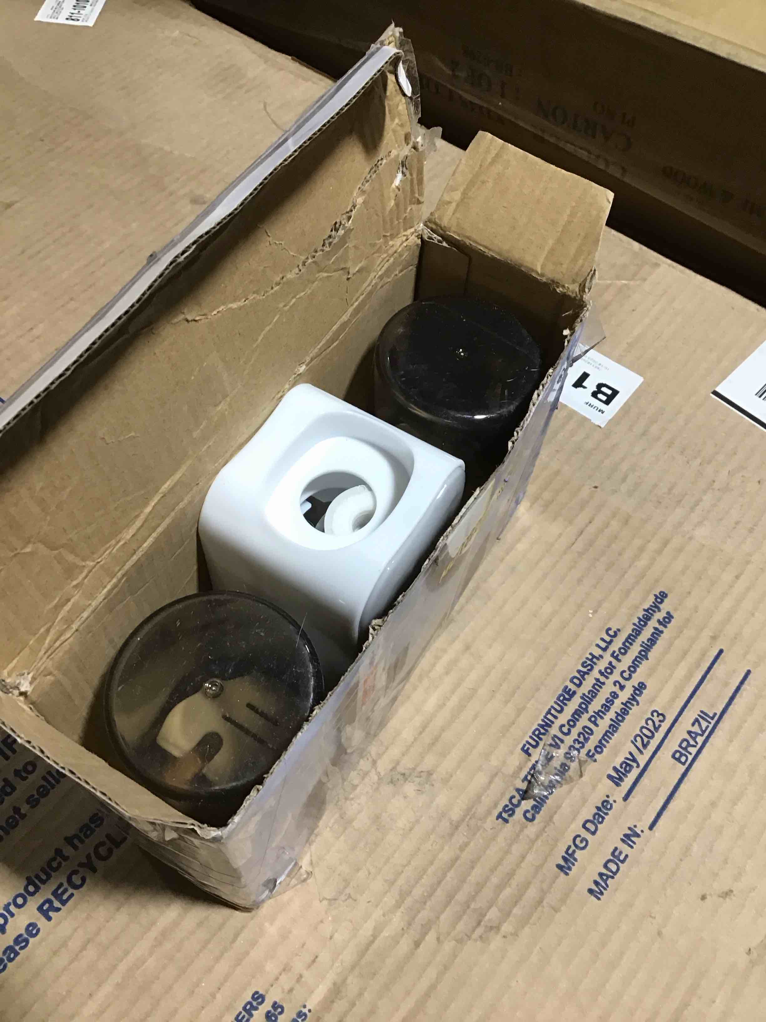 Toothbrush Holder Wall Mounted, Toothpaste Dispenser Wall Mounted For Bathroom Automatic Toothpaste Squeezer With Dust-proof Cover Toothbrush Holder Organizer Super Sticky Suction Pad