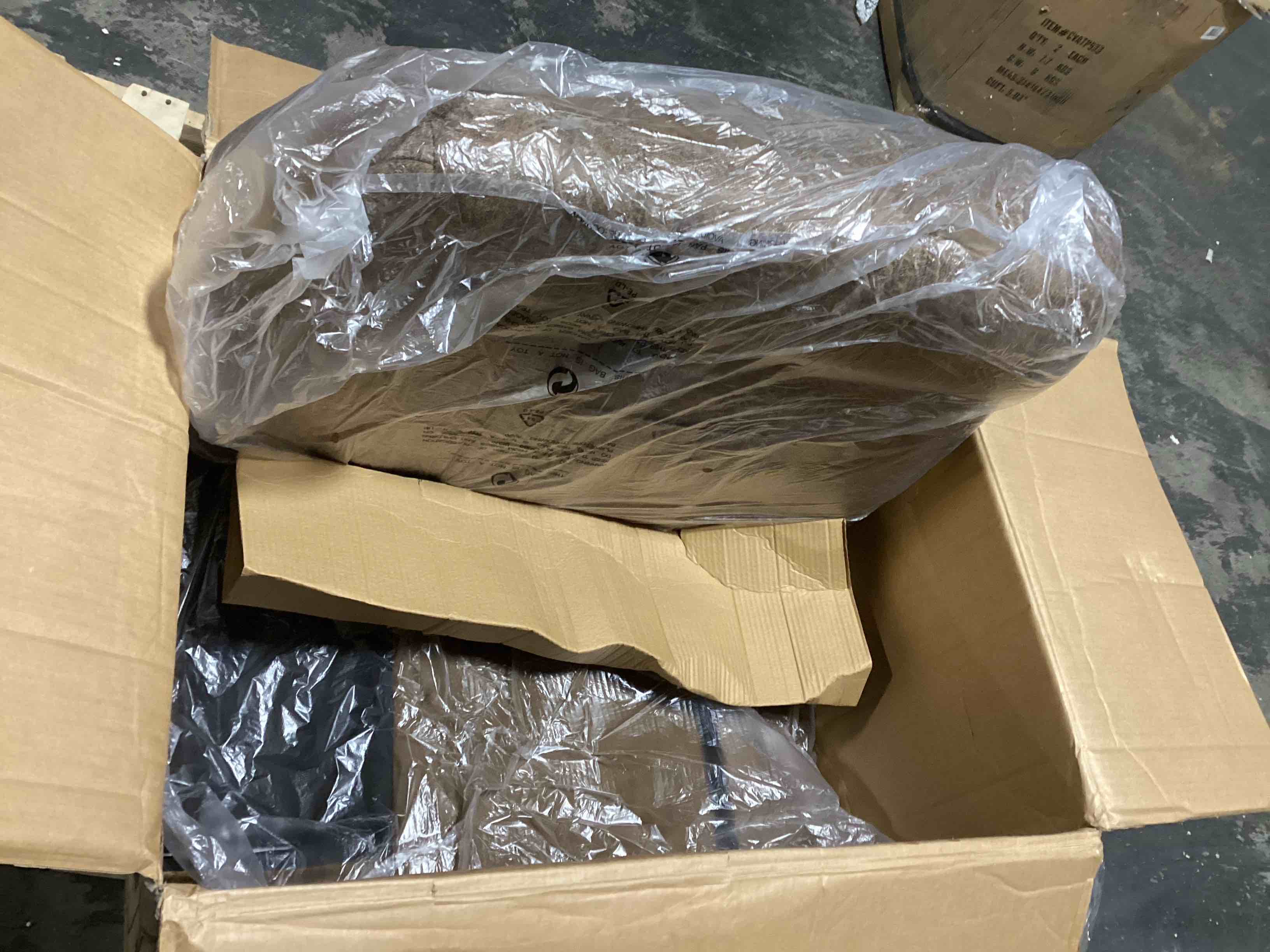 https://s3.amazonaws.com/lotting-images-prod/bidfta/GRN5668118_1702490780572.jpeg