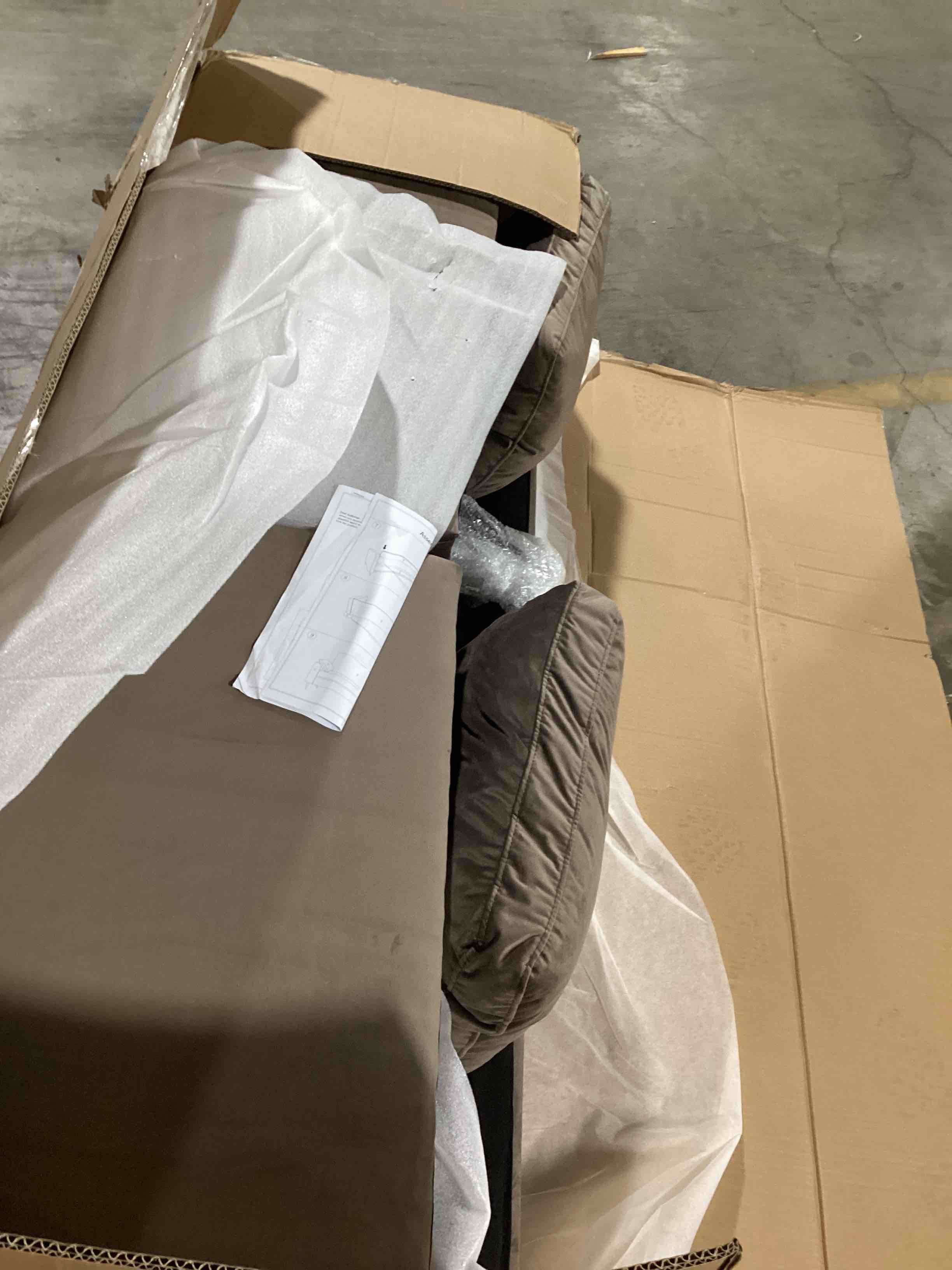 https://s3.amazonaws.com/lotting-images-prod/bidfta/GRN5670952_1700589078328.jpeg