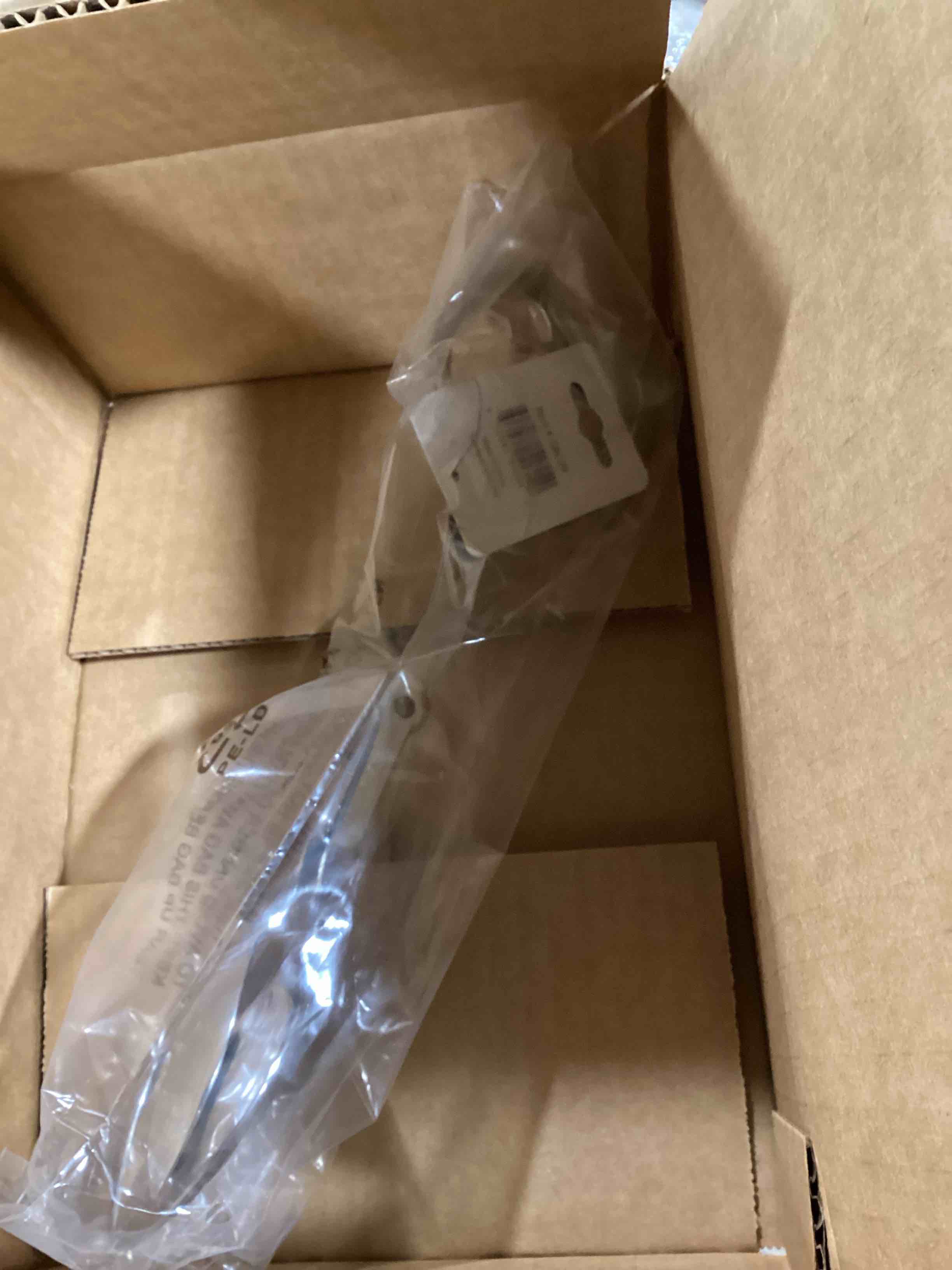 https://s3.amazonaws.com/lotting-images-prod/bidfta/GRN5671234_1700859240300.jpeg