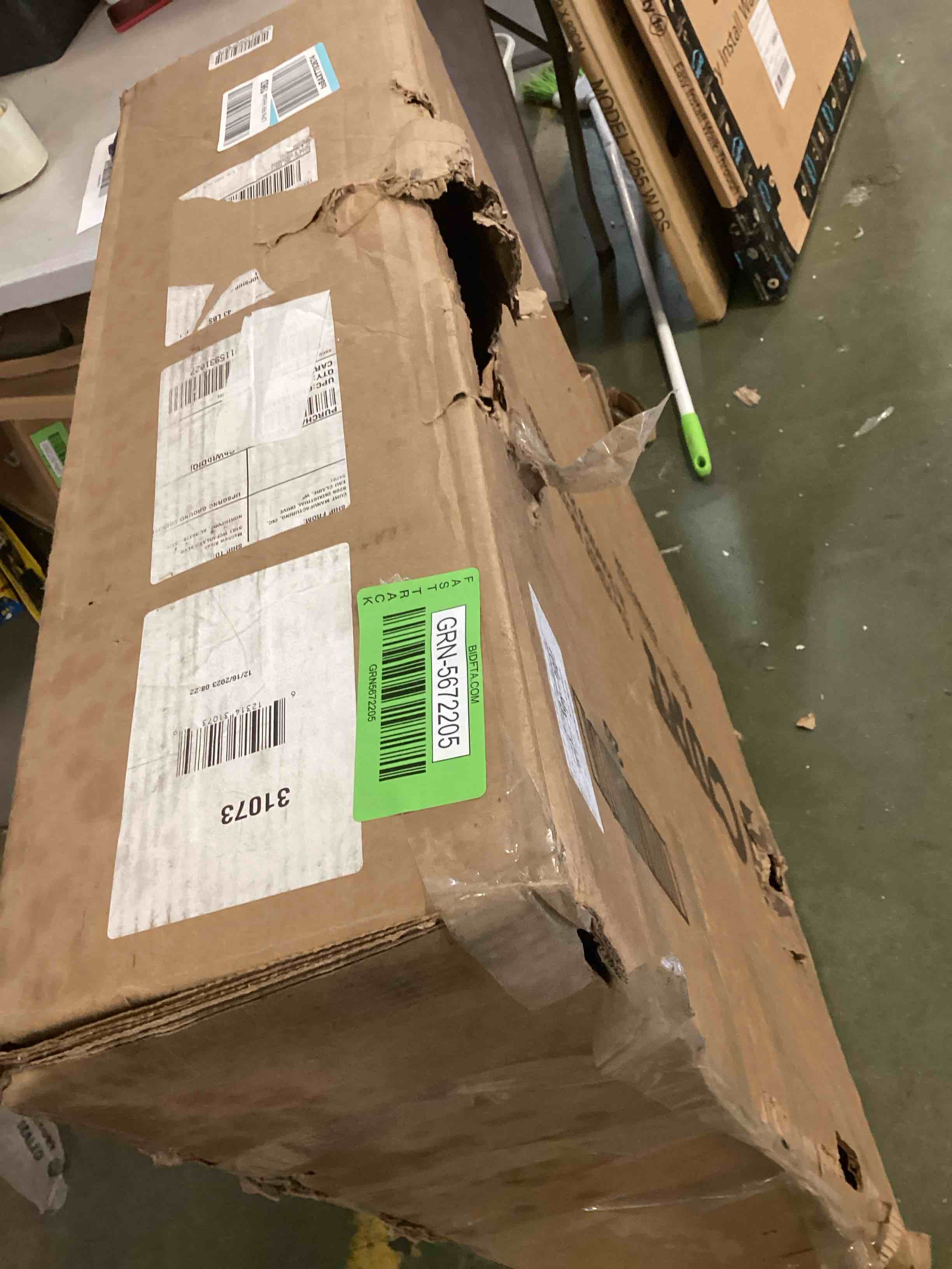https://s3.amazonaws.com/lotting-images-prod/bidfta/GRN5672205_1706985724082.jpeg