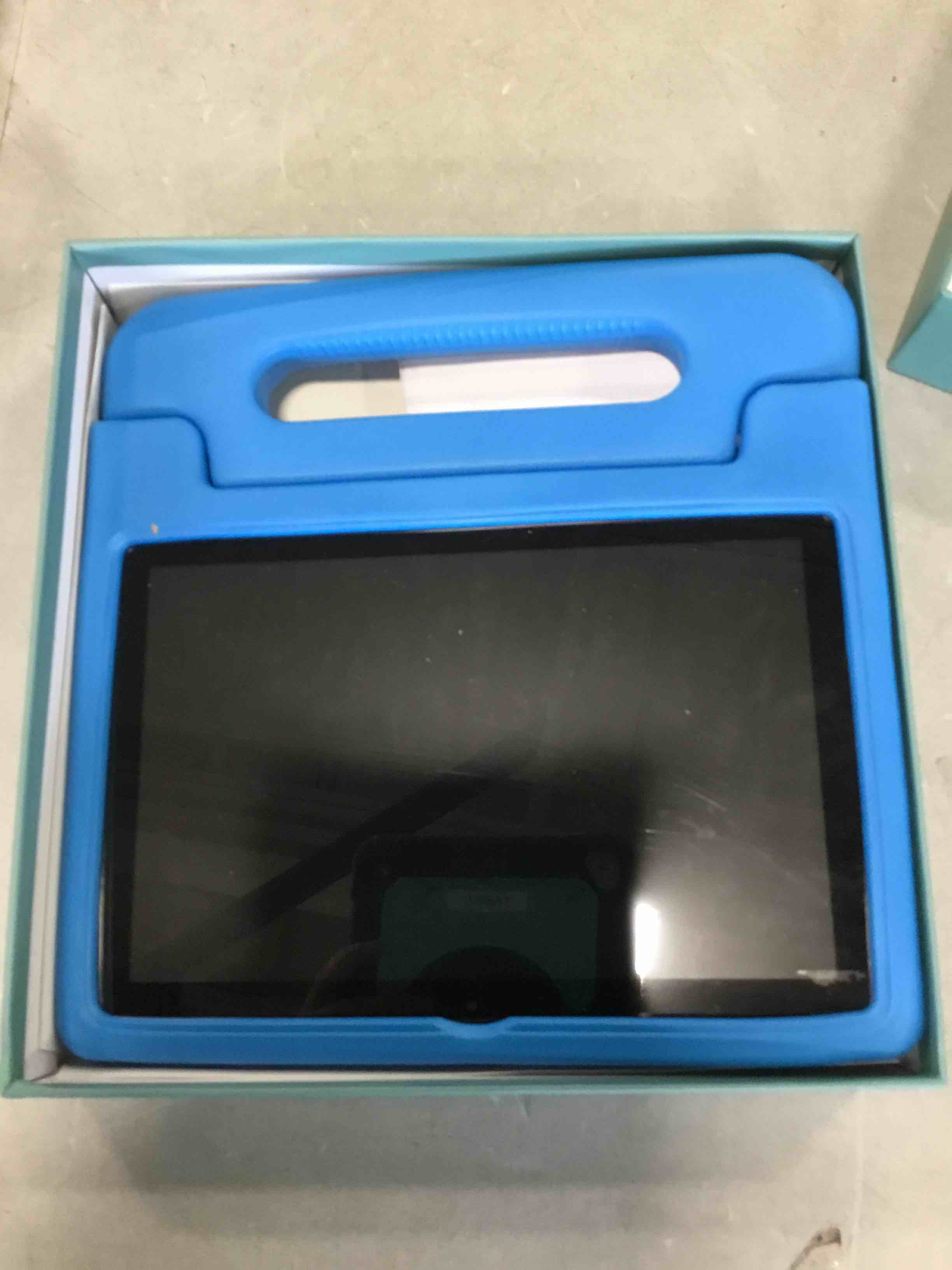 https://s3.amazonaws.com/lotting-images-prod/bidfta/GRN5675611_1706805922082.jpeg