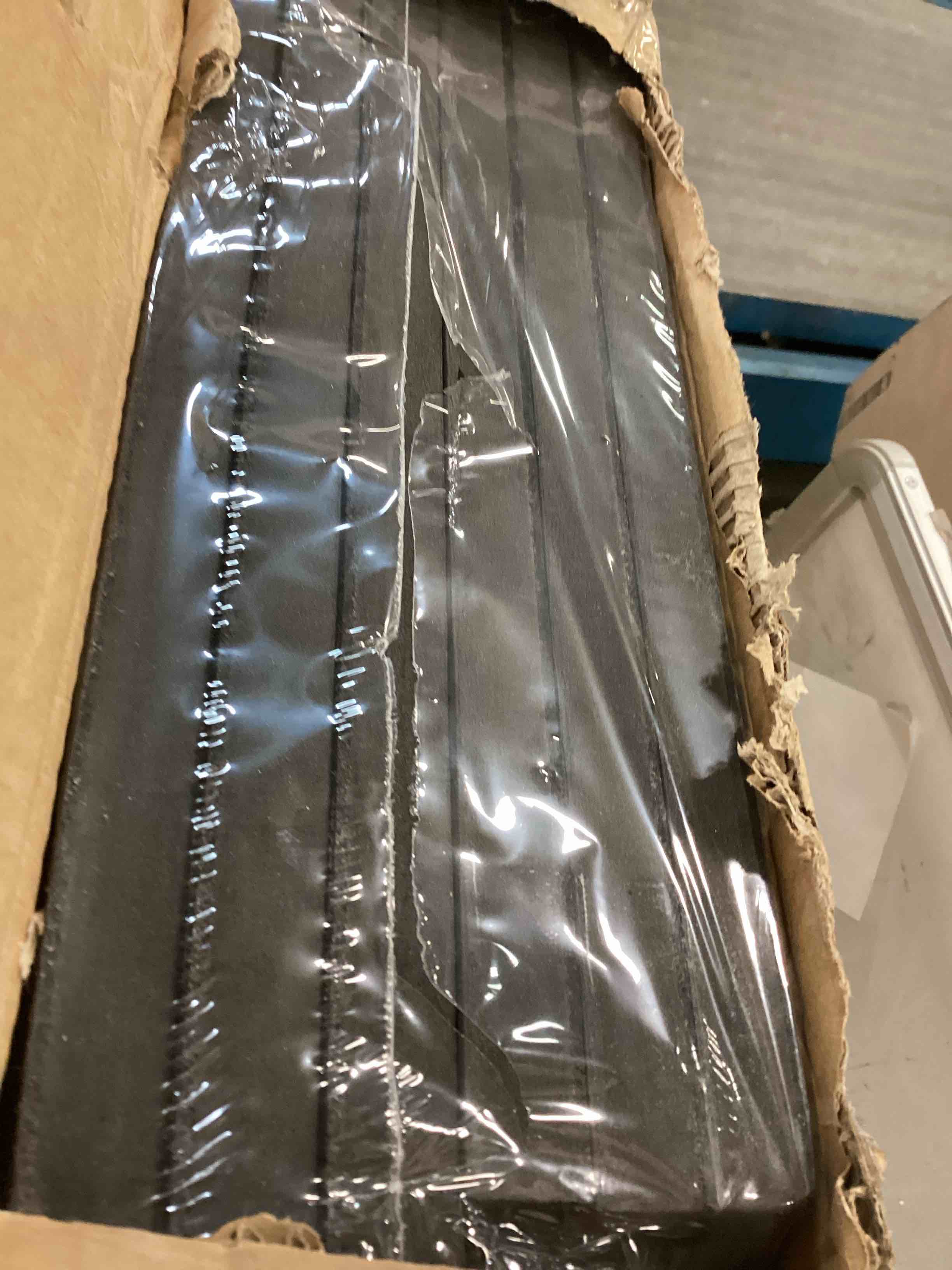 https://s3.amazonaws.com/lotting-images-prod/bidfta/GRN5677079_1705667493090.jpeg
