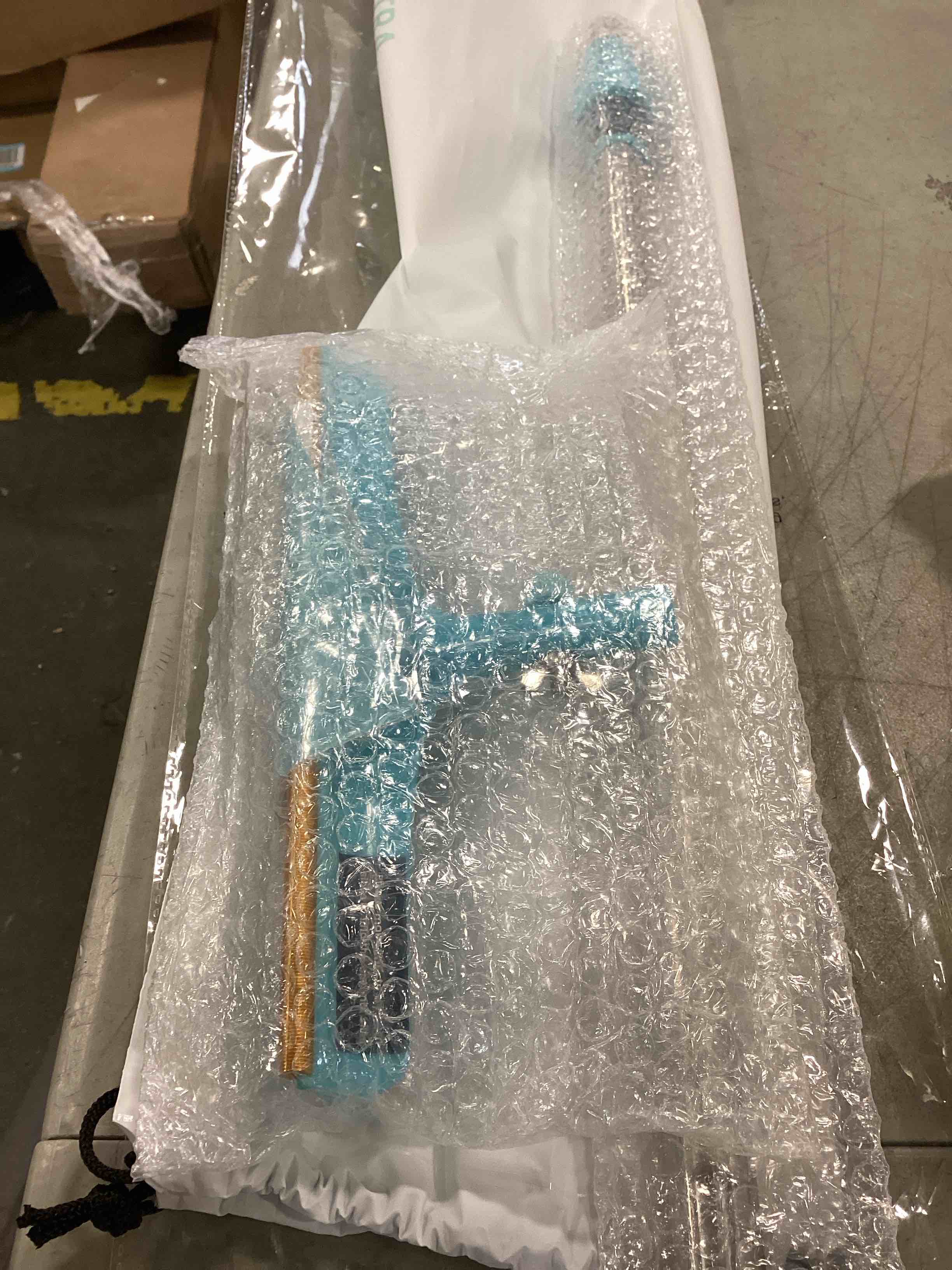 https://s3.amazonaws.com/lotting-images-prod/bidfta/GRN5677526_1706114784503.jpeg