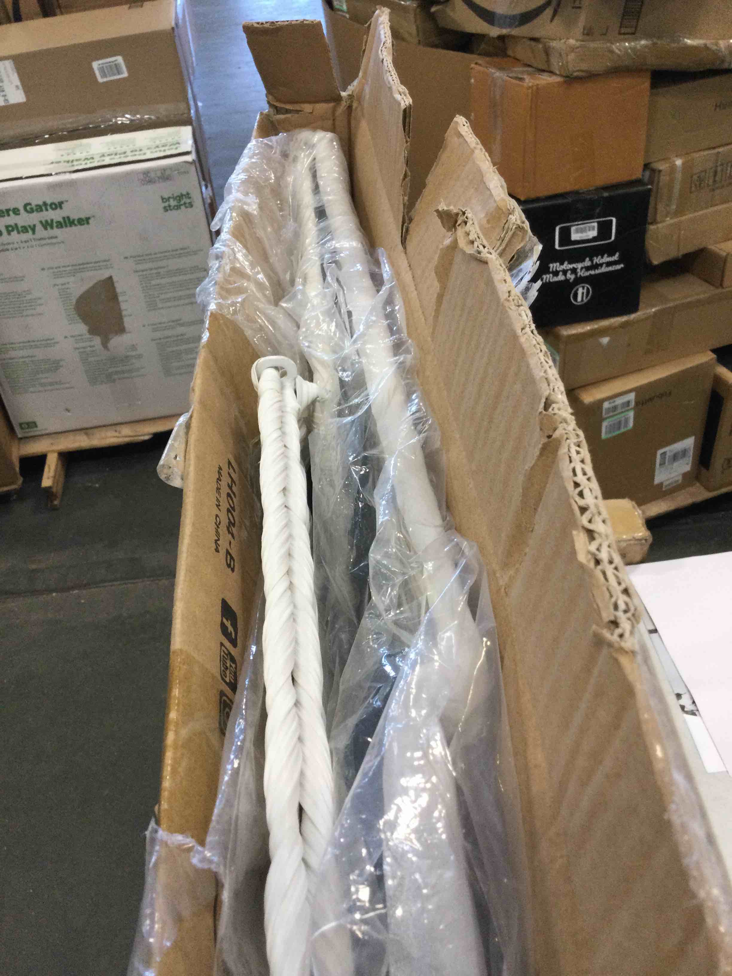 https://s3.amazonaws.com/lotting-images-prod/bidfta/GRN5679348_1707142962950.jpeg