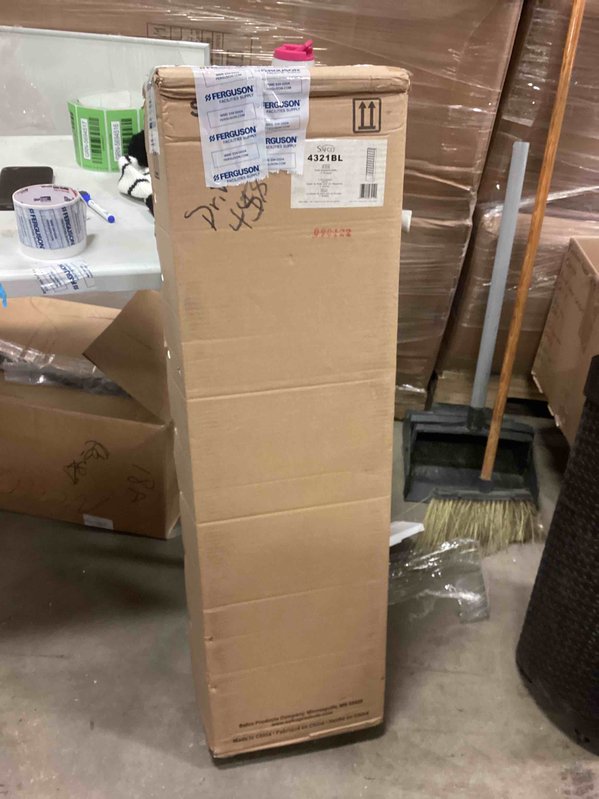 https://s3.amazonaws.com/lotting-images-prod/bidfta/GRN5694792_1705333909684.jpeg