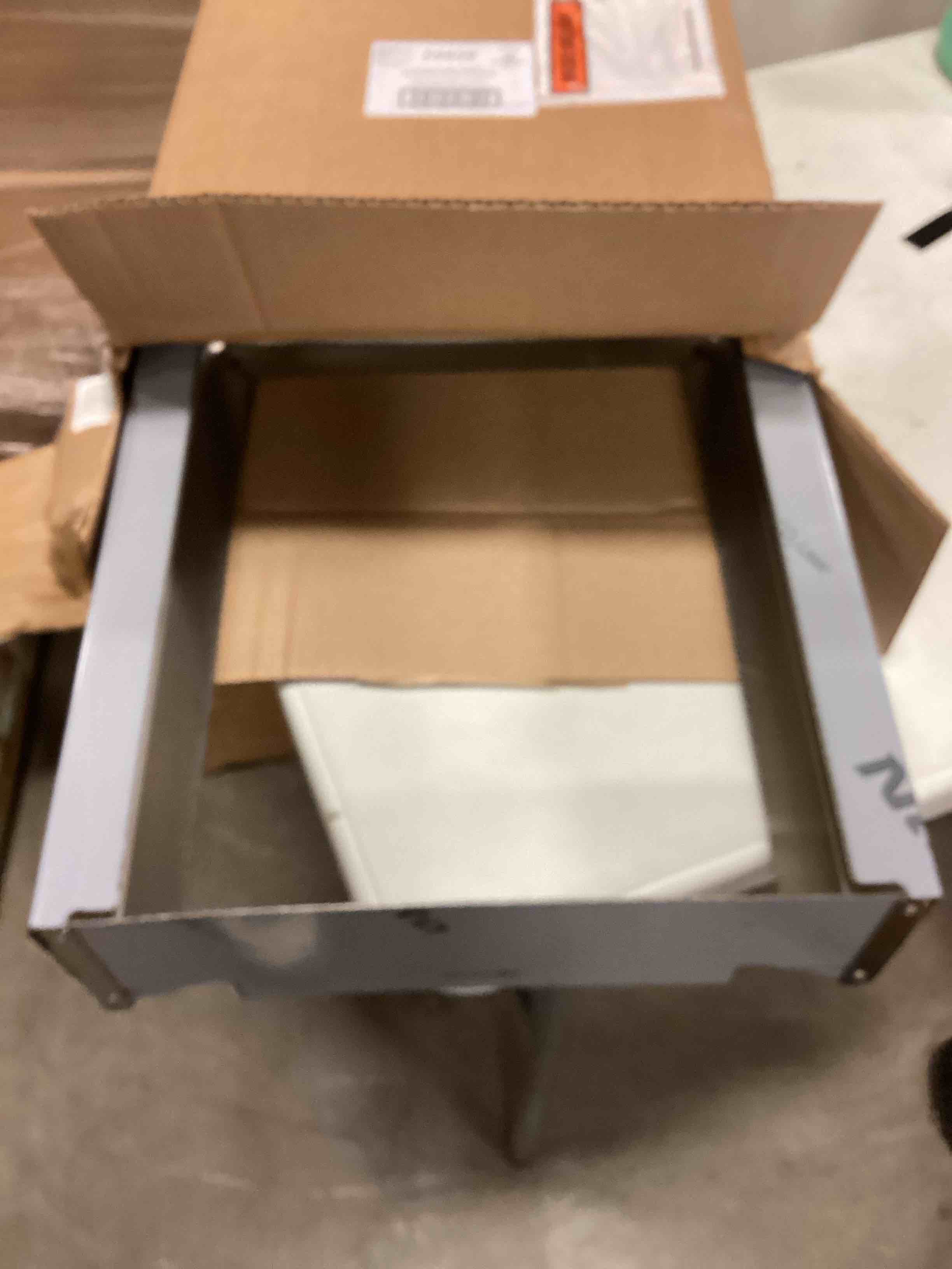 https://s3.amazonaws.com/lotting-images-prod/bidfta/GRN5694800_1705335845125.jpeg