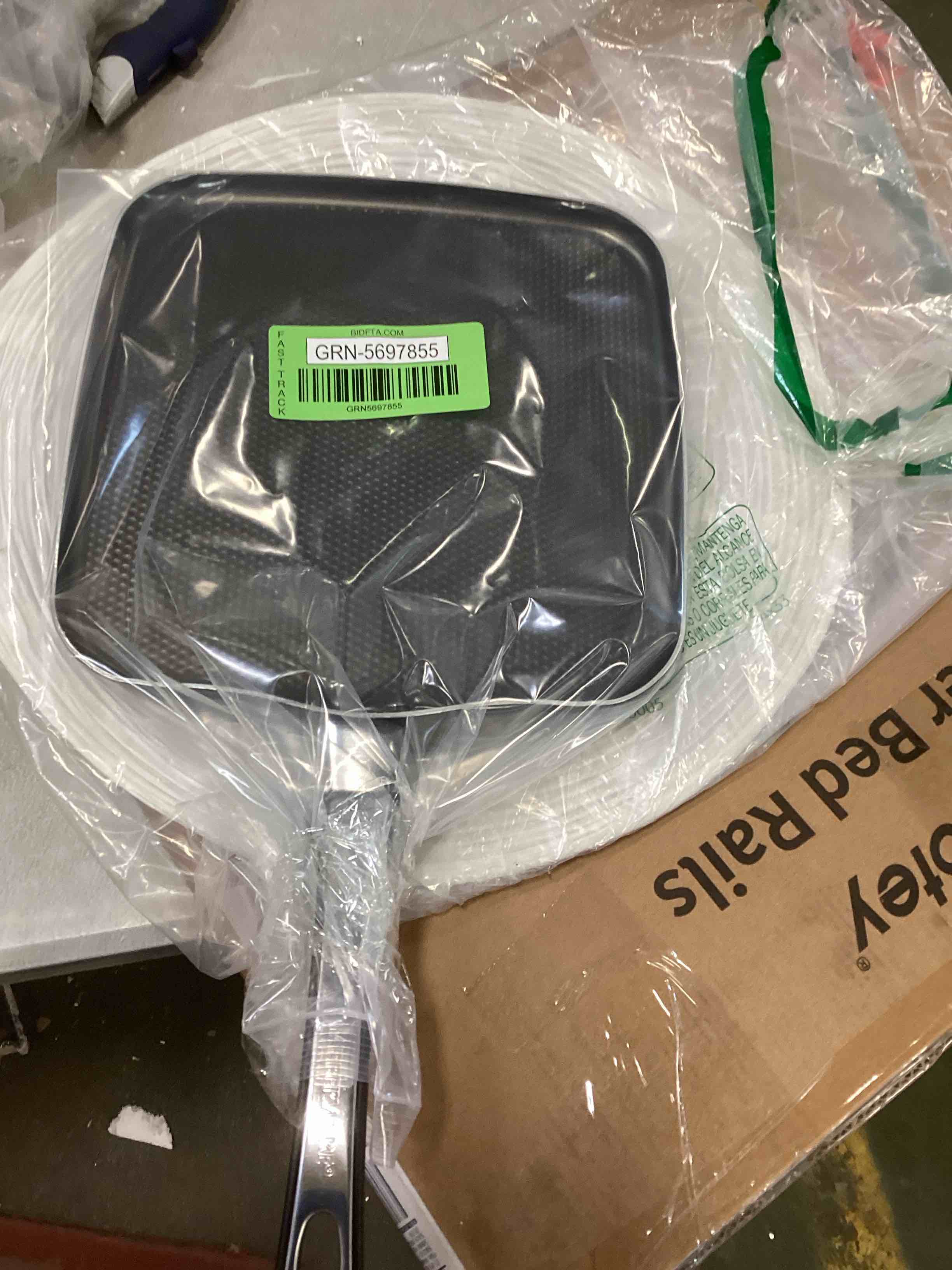 https://s3.amazonaws.com/lotting-images-prod/bidfta/GRN5697855_1707319616389.jpeg