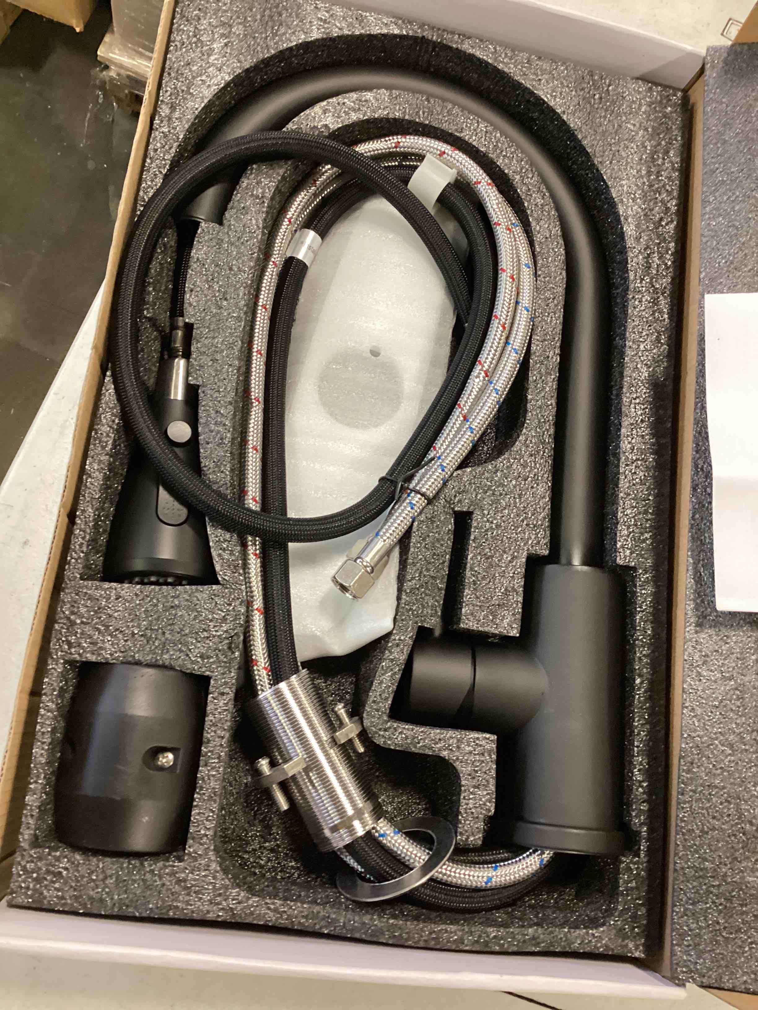 https://s3.amazonaws.com/lotting-images-prod/bidfta/GRN5700231_1708694643940.jpeg