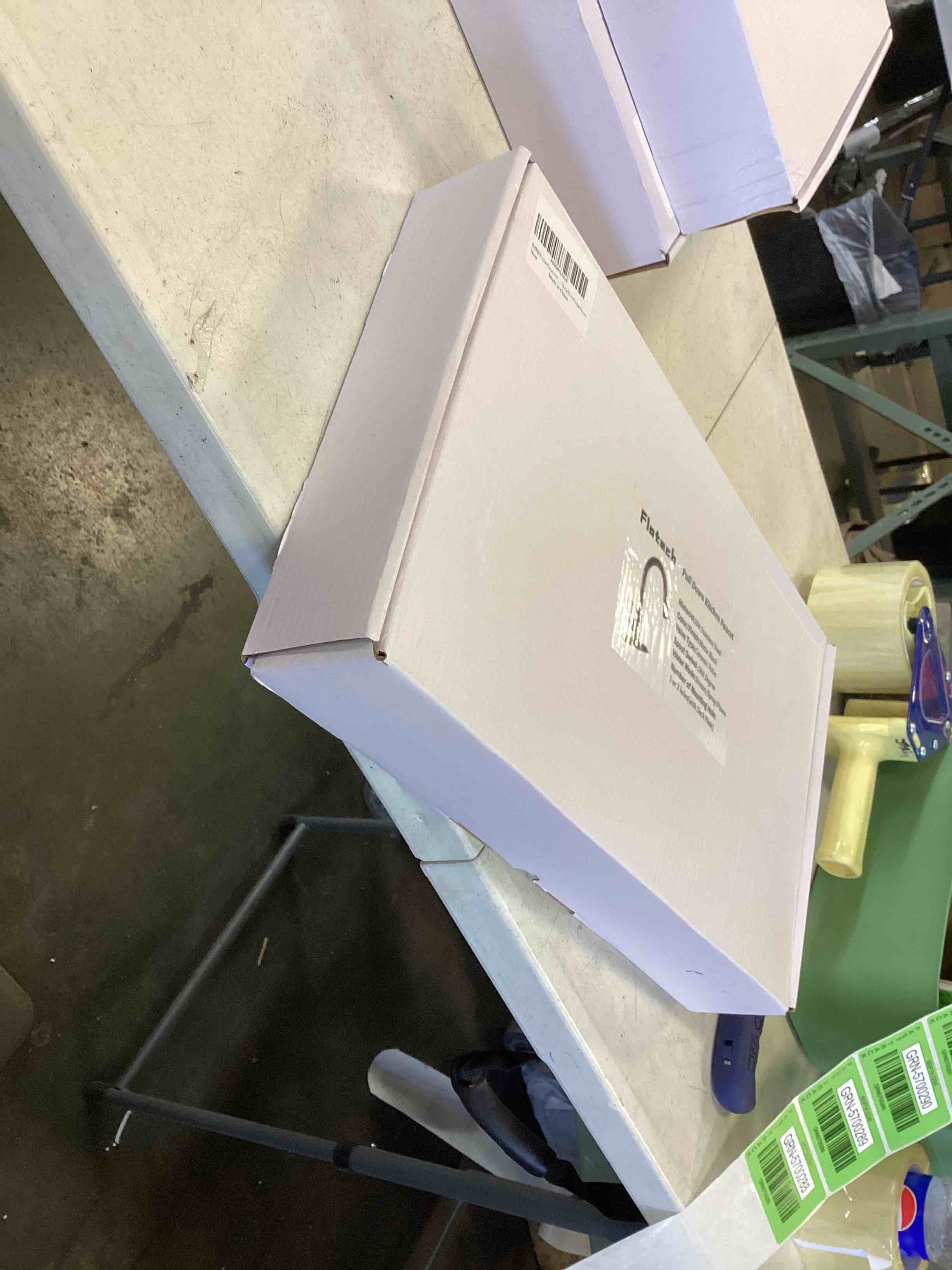 https://s3.amazonaws.com/lotting-images-prod/bidfta/GRN5700288_1708699092192.jpeg