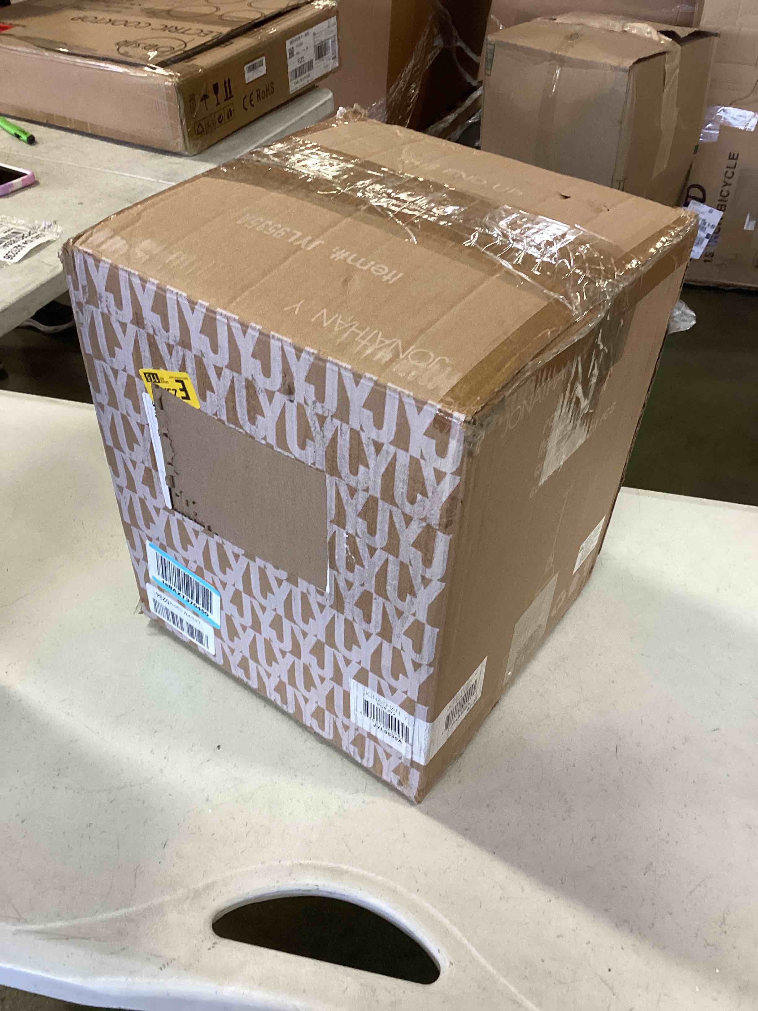 https://s3.amazonaws.com/lotting-images-prod/bidfta/GRN5703411_1708199929318.jpeg