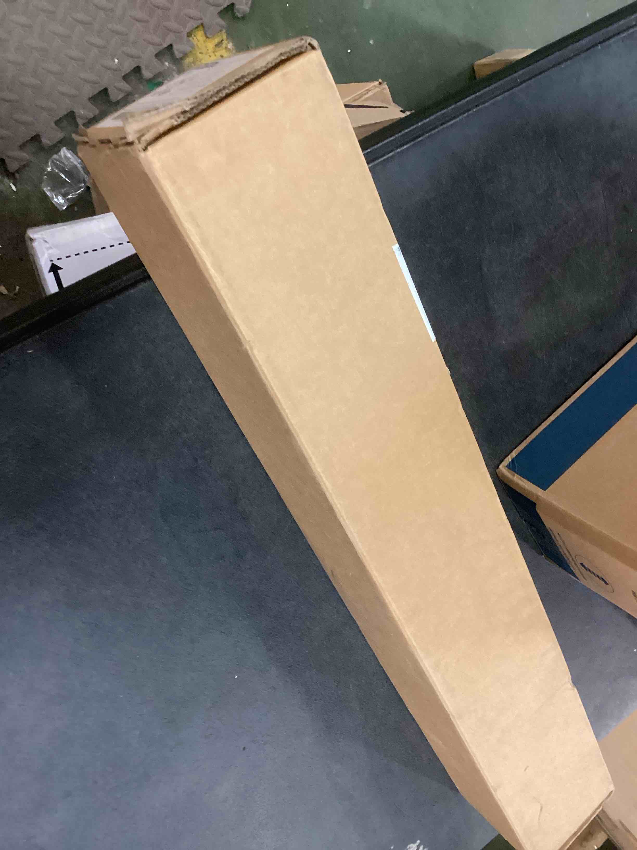 https://s3.amazonaws.com/lotting-images-prod/bidfta/GRN5703561_1707249306331.jpeg