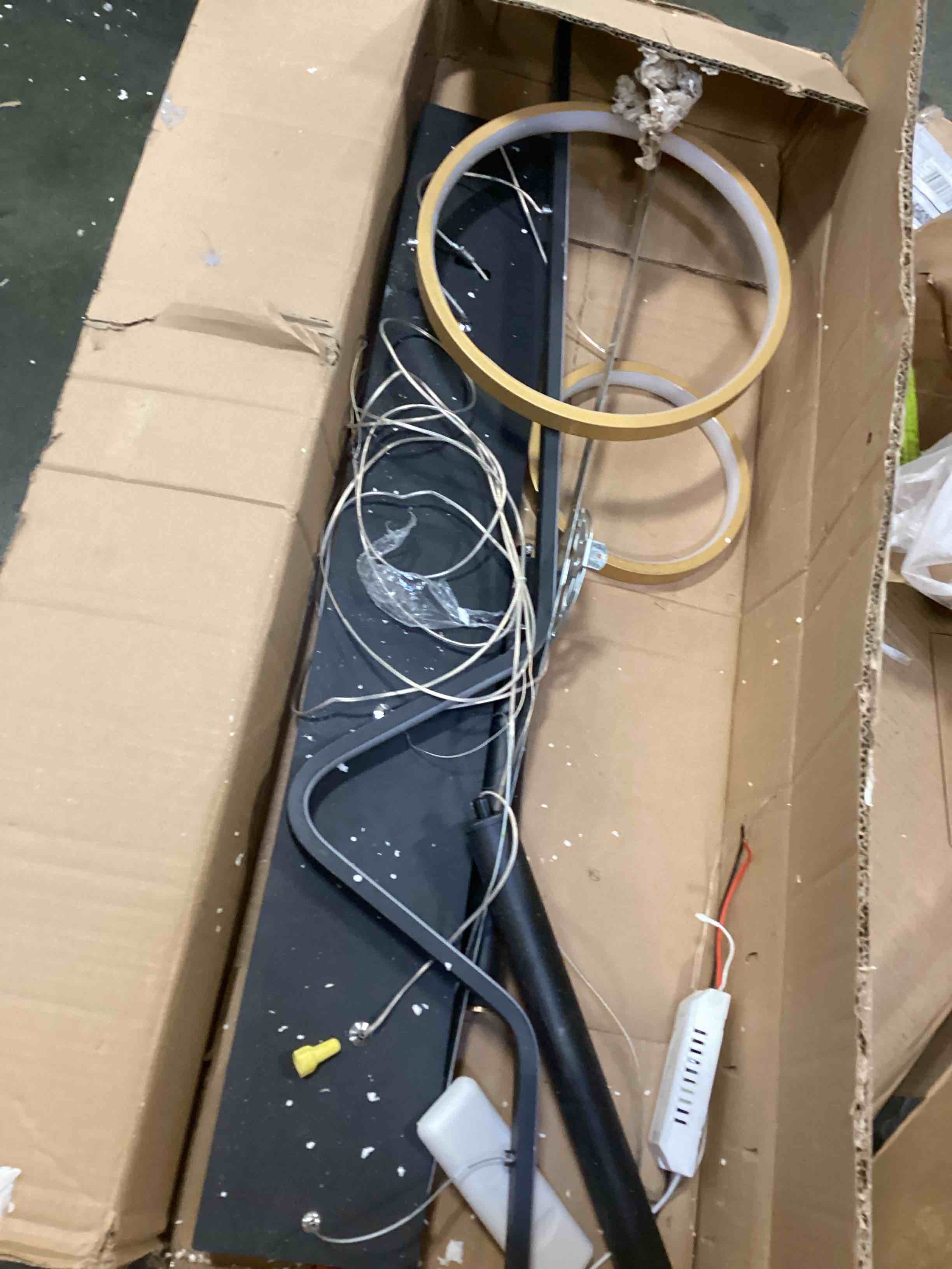 https://s3.amazonaws.com/lotting-images-prod/bidfta/GRN5704102_1709672429561.jpeg