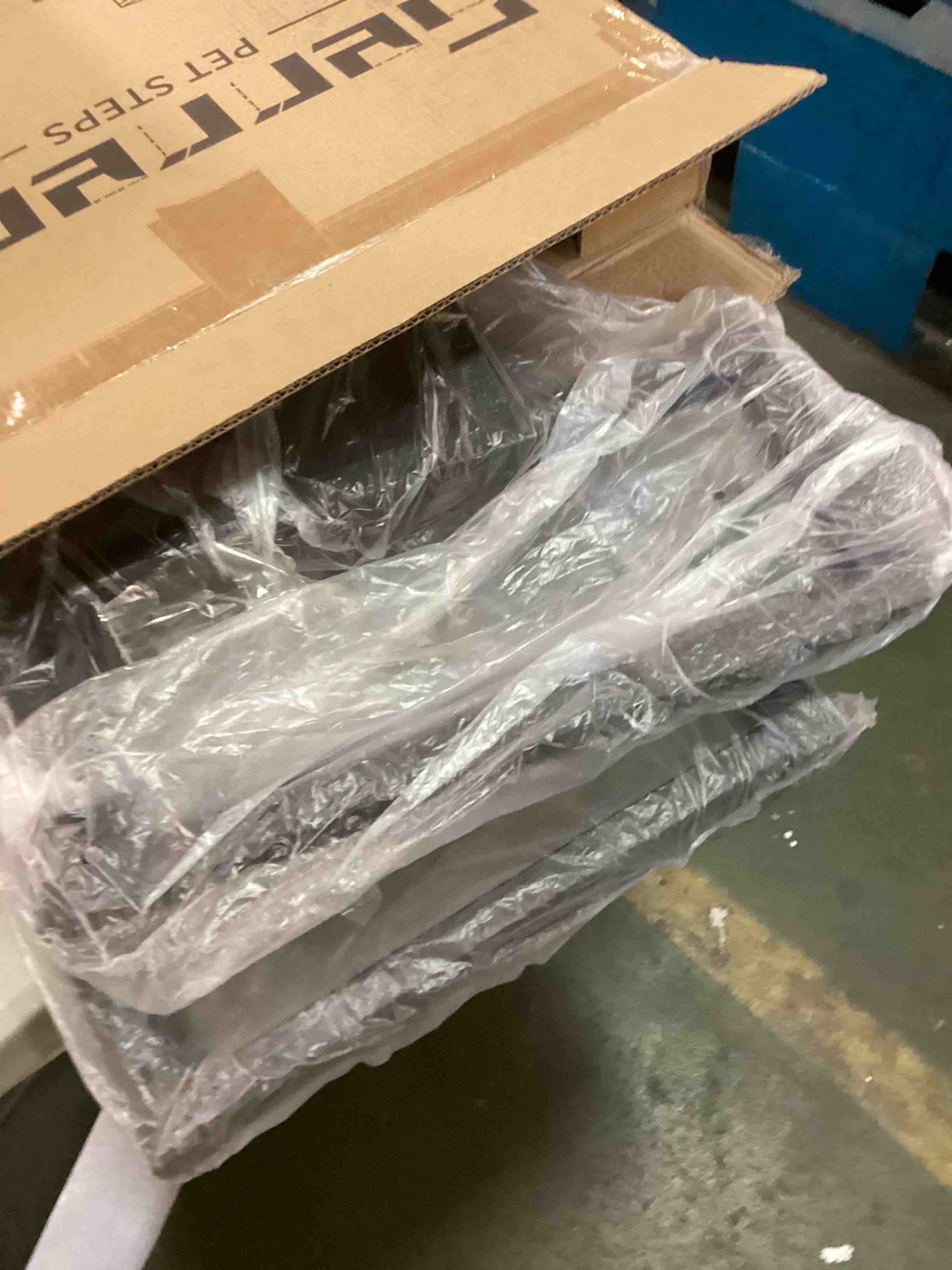 https://s3.amazonaws.com/lotting-images-prod/bidfta/GRN5704678_1709903008833.jpeg