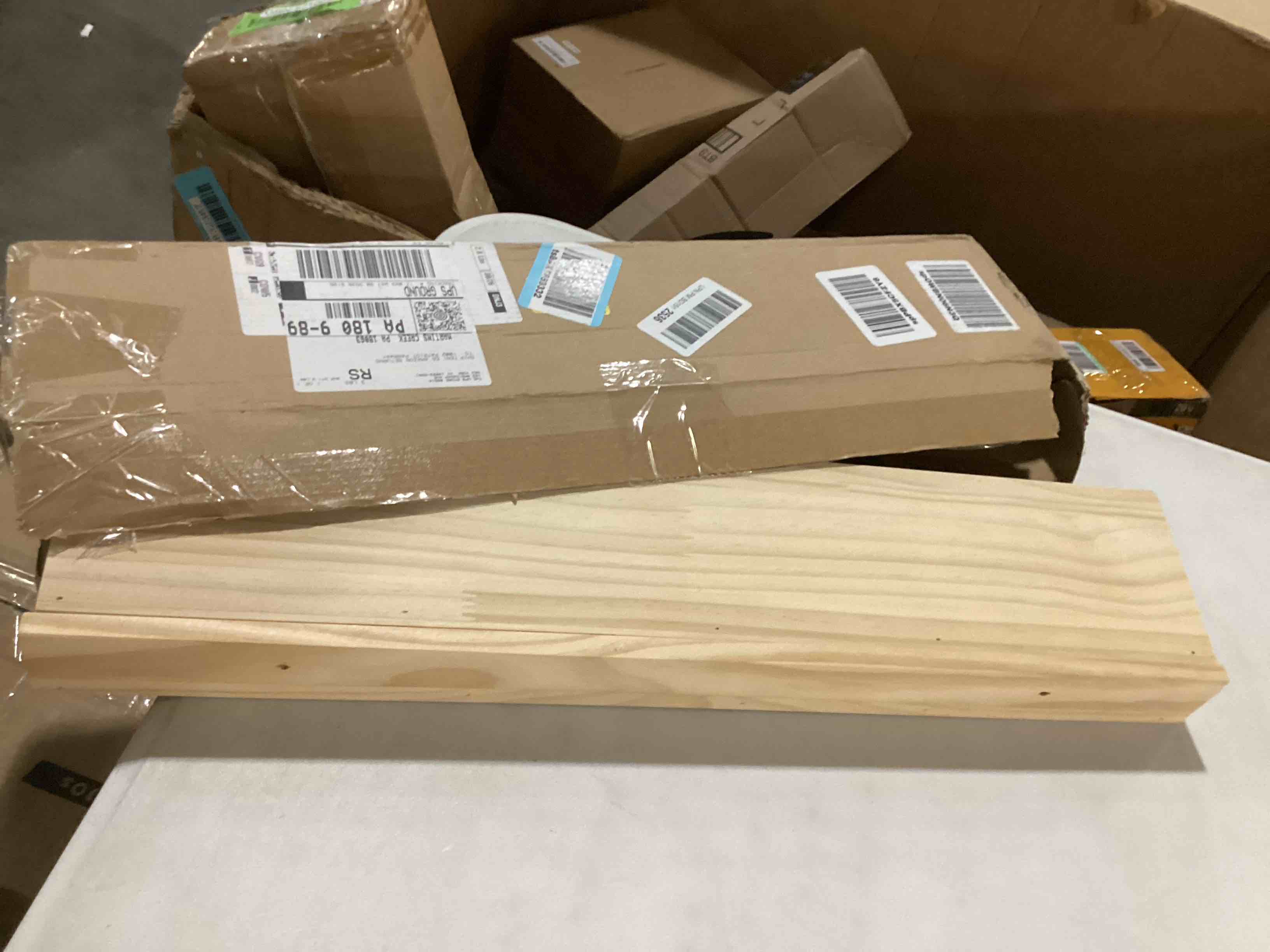 https://s3.amazonaws.com/lotting-images-prod/bidfta/GRN5710062_1728562035477.jpeg