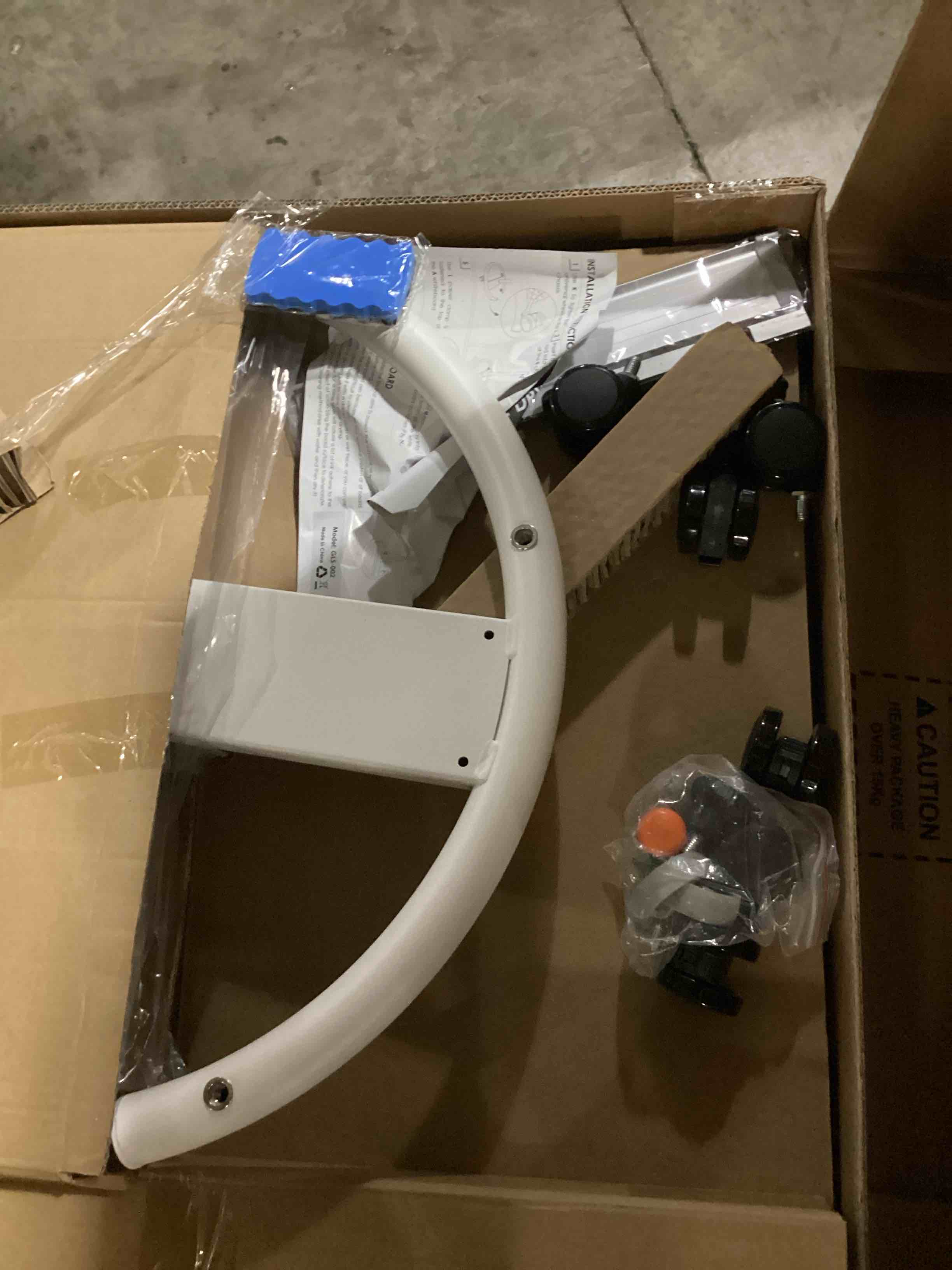 https://s3.amazonaws.com/lotting-images-prod/bidfta/GRN5710328_1728666296581.jpeg