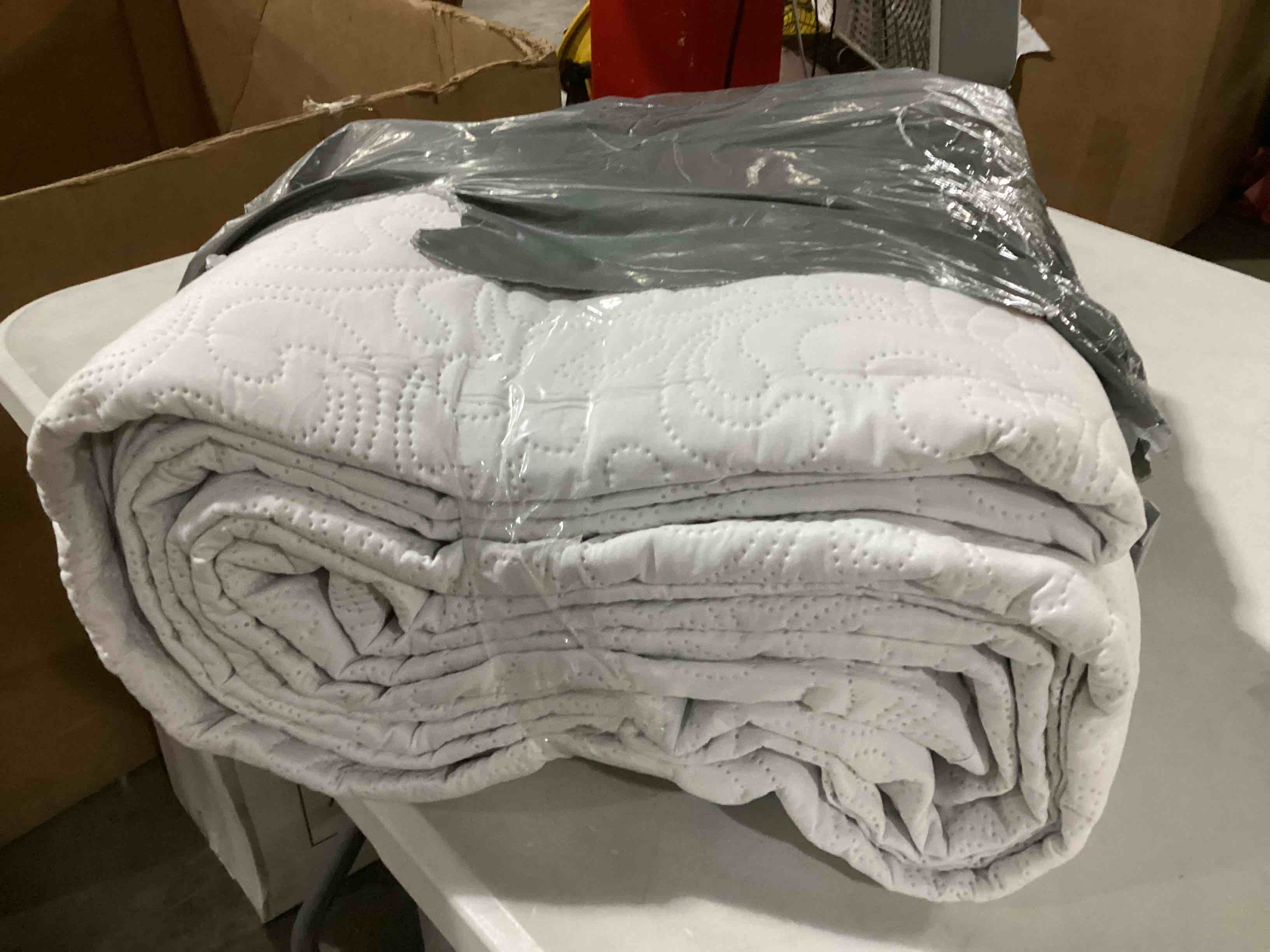 Madison Park Madison Park Luxe Quilted Throw Blanket Damask Stitching