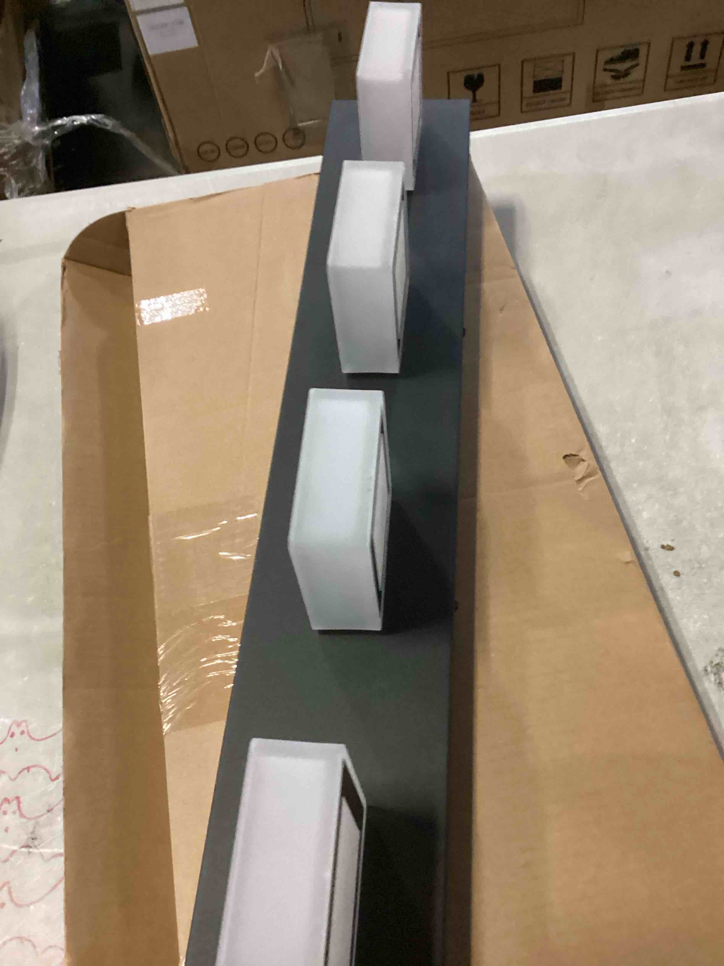 https://s3.amazonaws.com/lotting-images-prod/bidfta/GRN5711278_1726489851139.jpeg