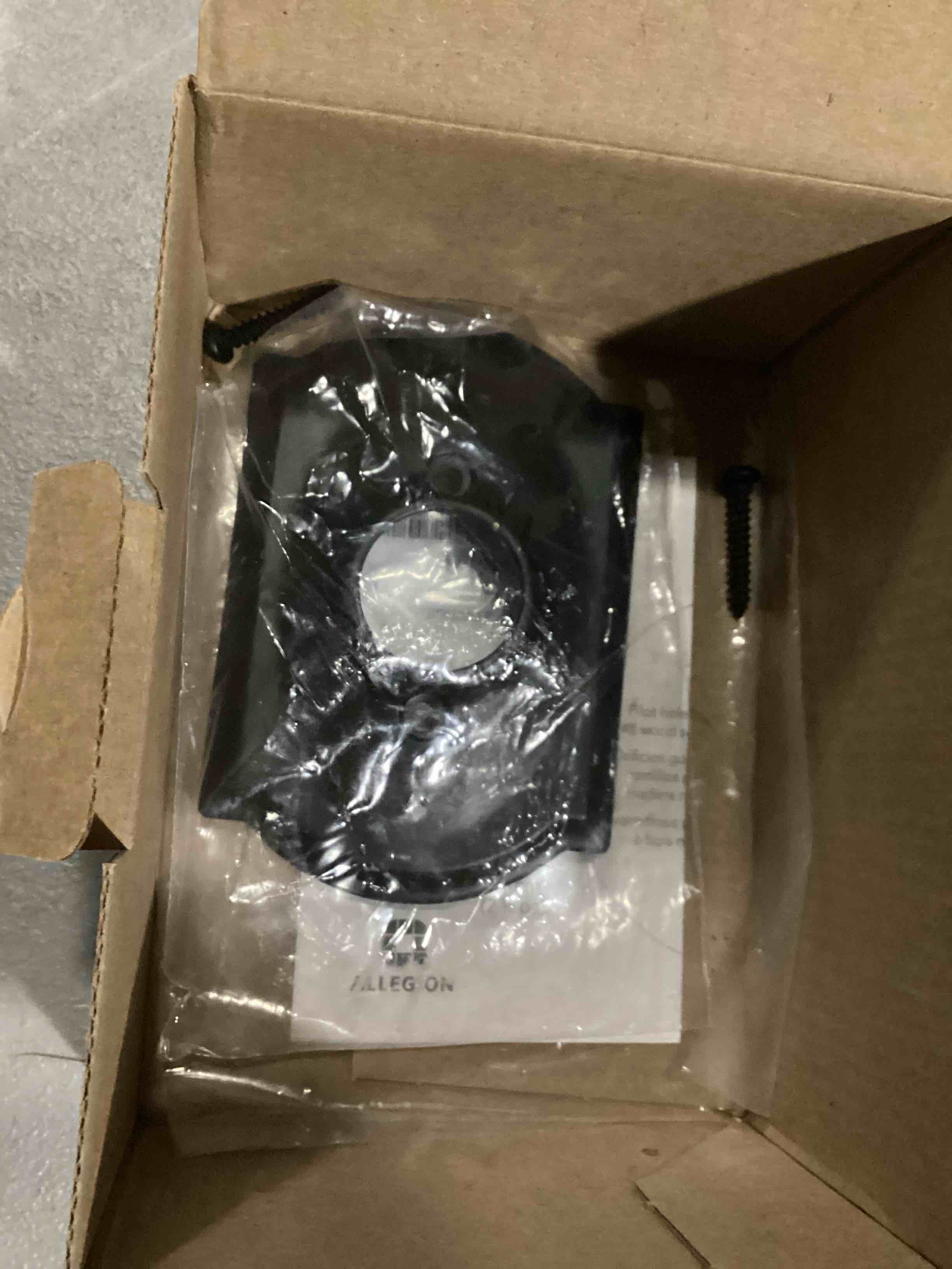 https://s3.amazonaws.com/lotting-images-prod/bidfta/GRN5714912_1726757738217.jpeg