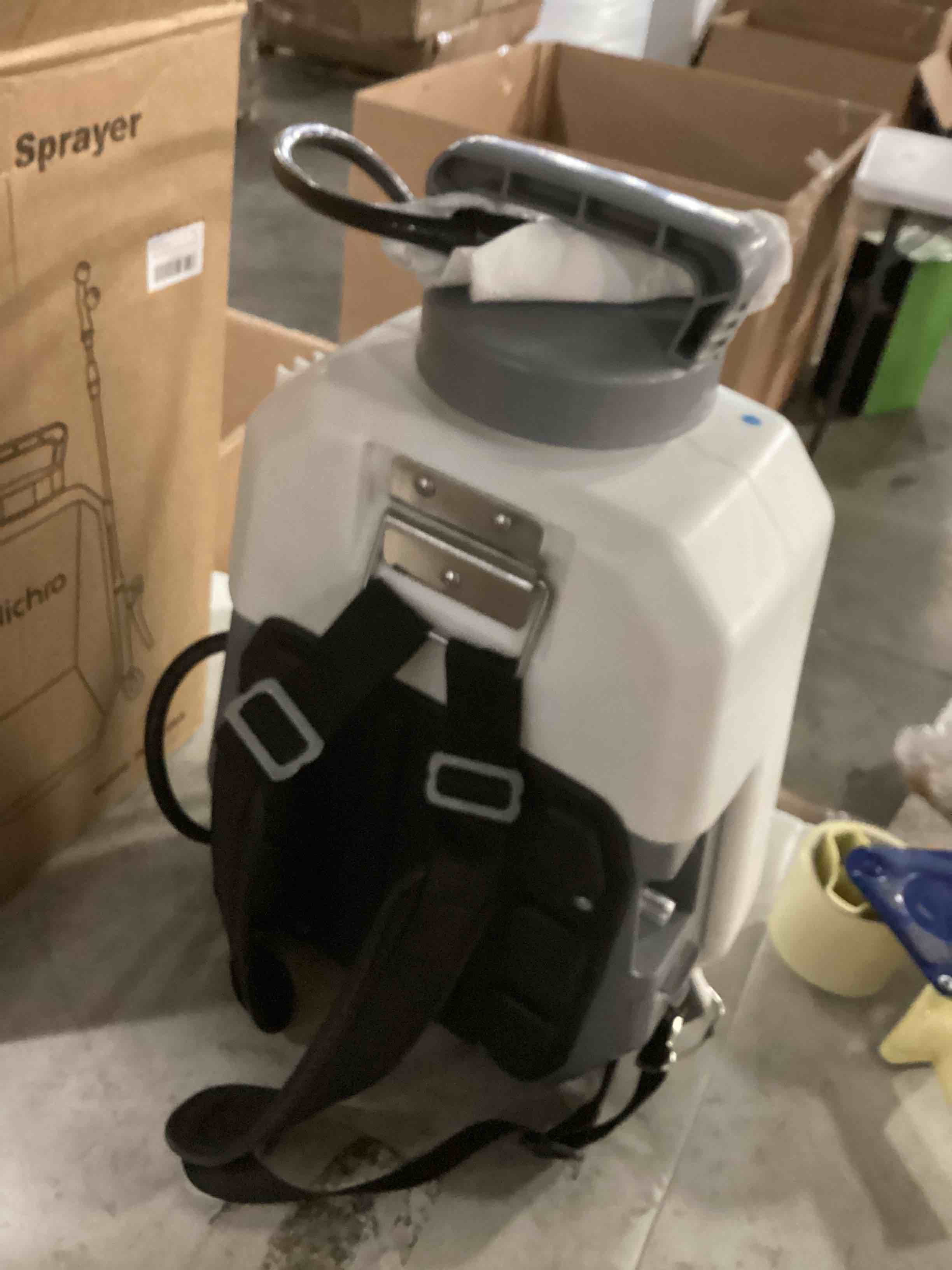 https://s3.amazonaws.com/lotting-images-prod/bidfta/GRN5716279_1728409033032.jpeg