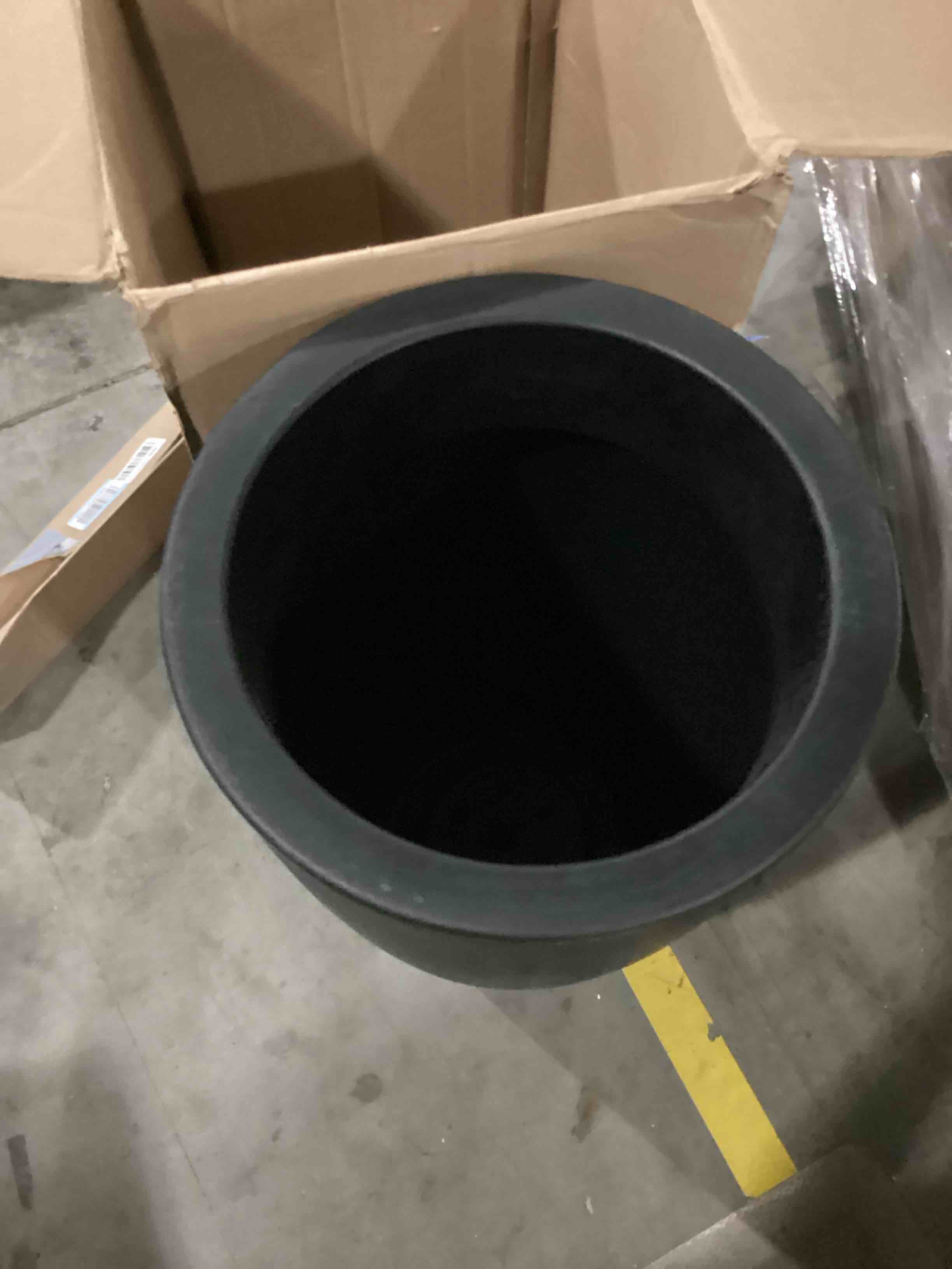 https://s3.amazonaws.com/lotting-images-prod/bidfta/GRN5718046_1728063983791.jpeg