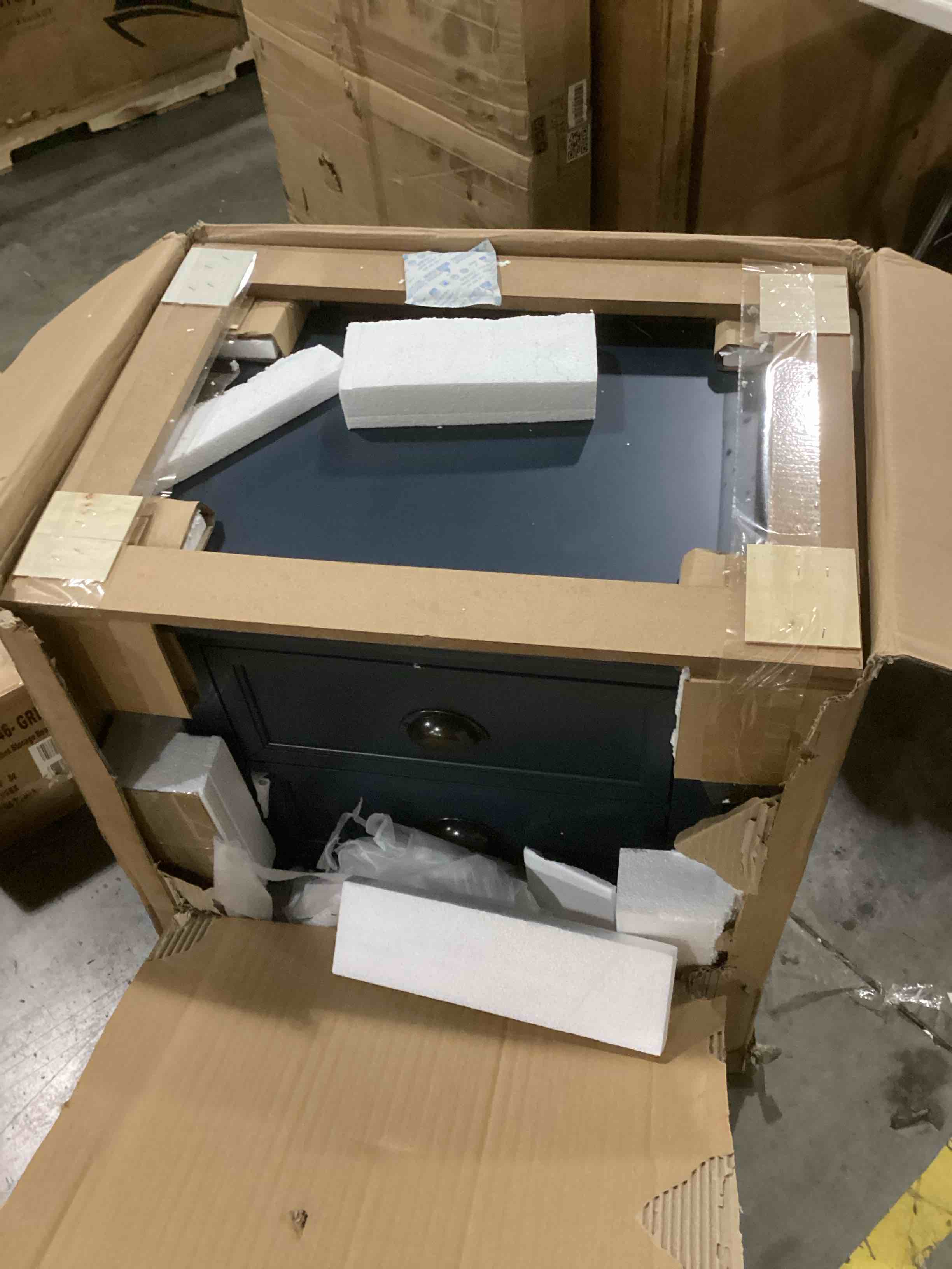 https://s3.amazonaws.com/lotting-images-prod/bidfta/GRN5718211_1728408731187.jpeg