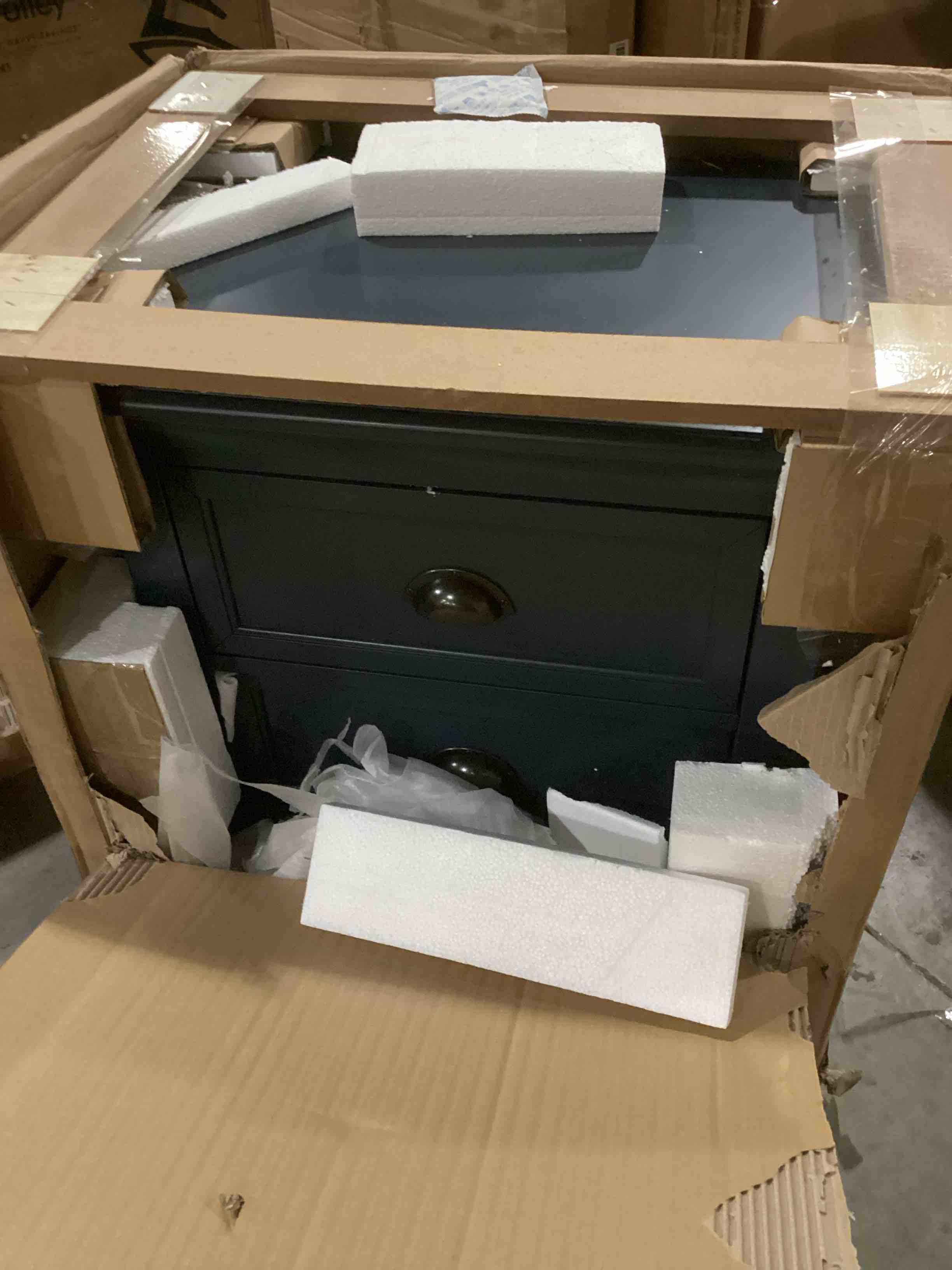 https://s3.amazonaws.com/lotting-images-prod/bidfta/GRN5718211_1728408734067.jpeg