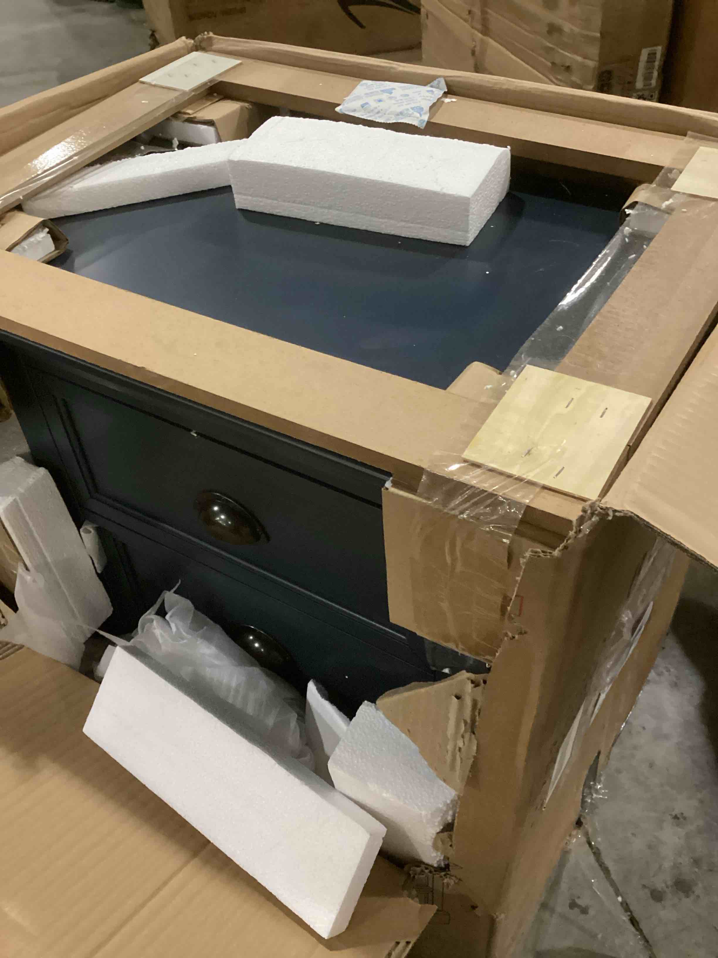 https://s3.amazonaws.com/lotting-images-prod/bidfta/GRN5718211_1728408739480.jpeg
