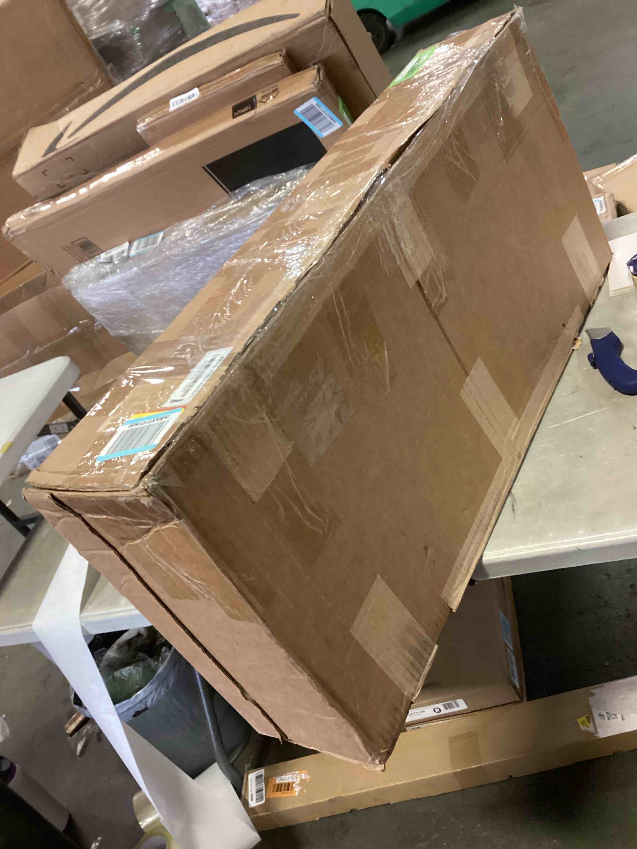 https://s3.amazonaws.com/lotting-images-prod/bidfta/GRN5720281_1706818354906.jpeg