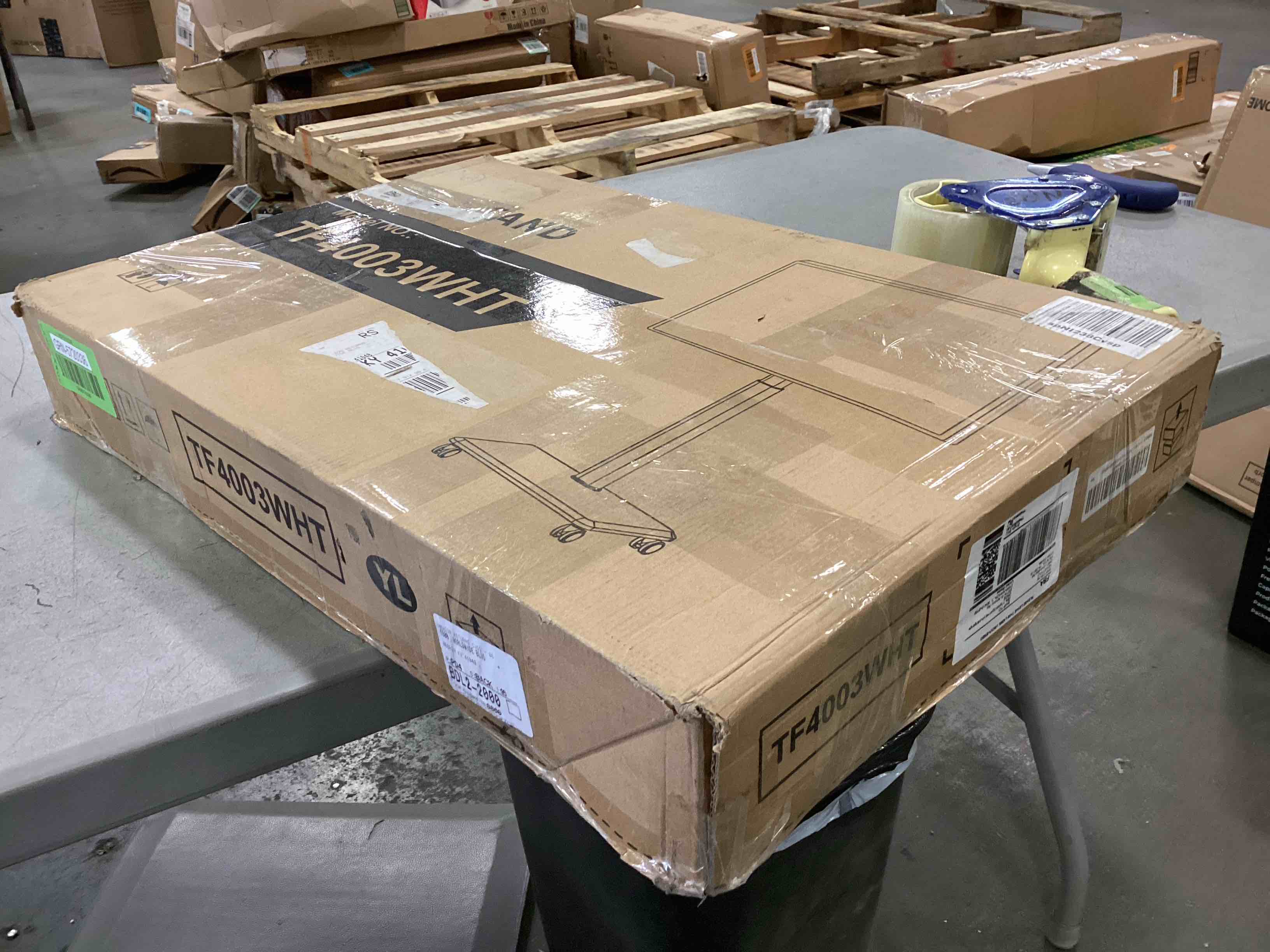 https://s3.amazonaws.com/lotting-images-prod/bidfta/GRN5720336_1706888104892.jpeg