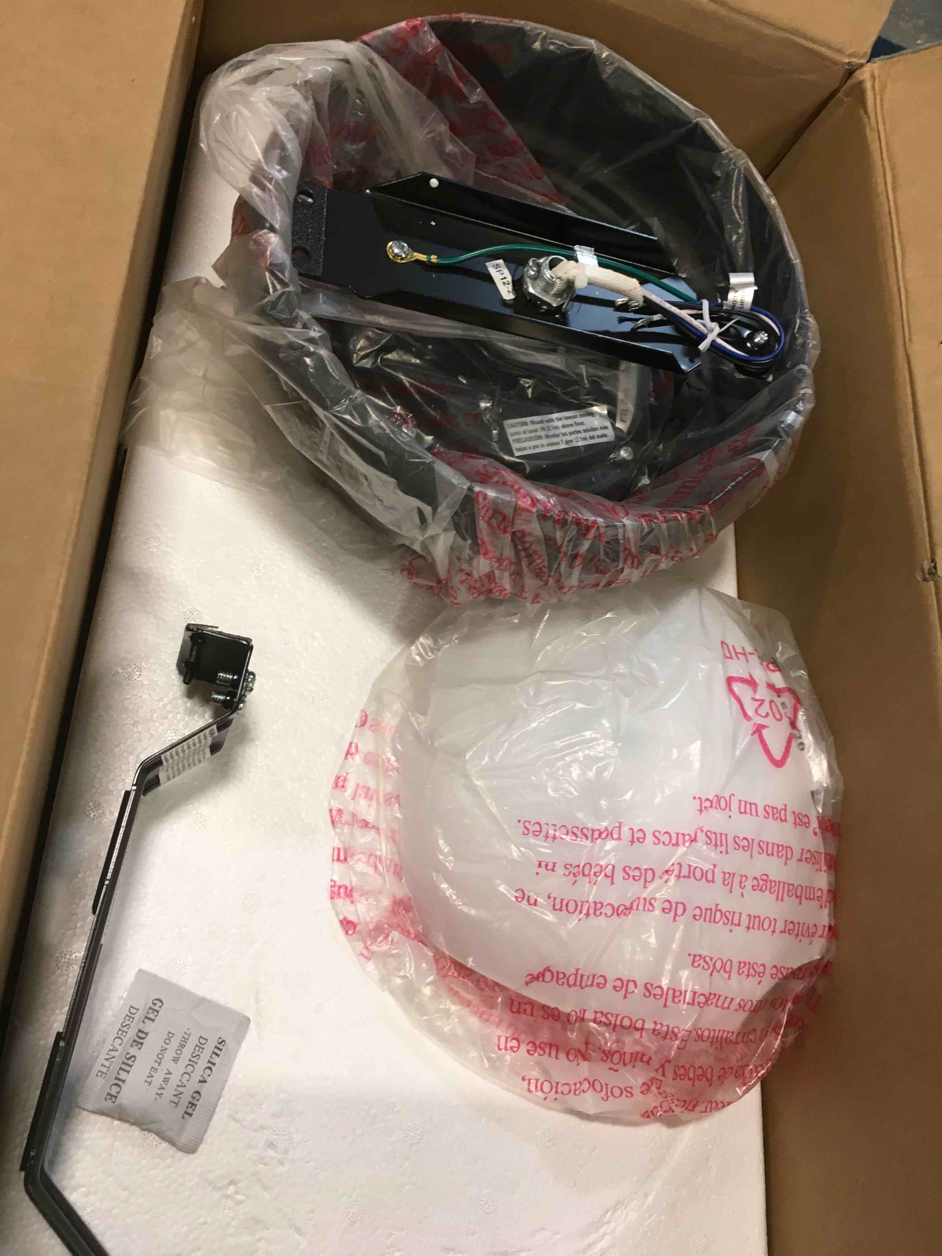 https://s3.amazonaws.com/lotting-images-prod/bidfta/GRN5722387_1706972010304.jpeg