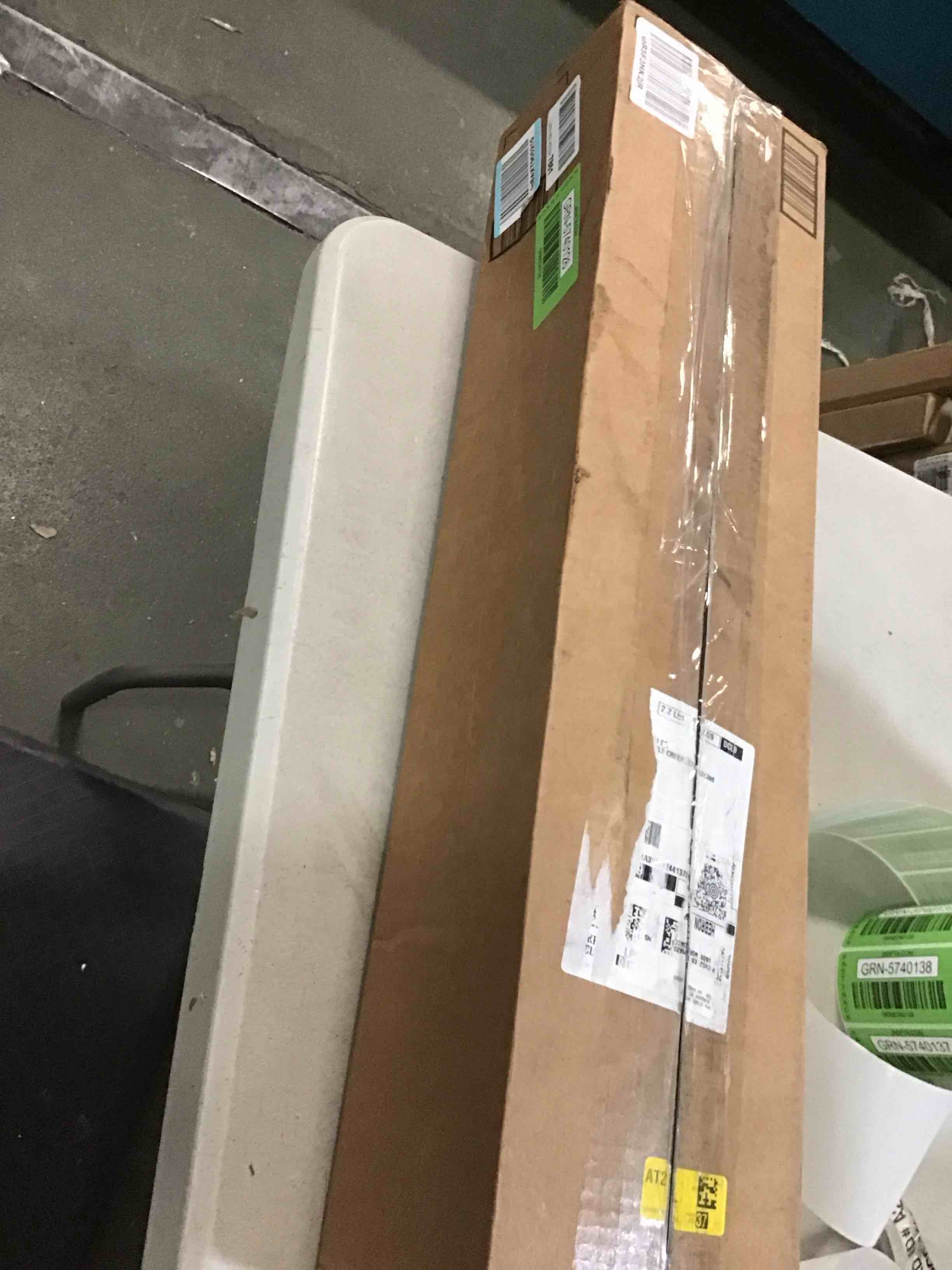 https://s3.amazonaws.com/lotting-images-prod/bidfta/GRN5740126_1703782222142.jpeg