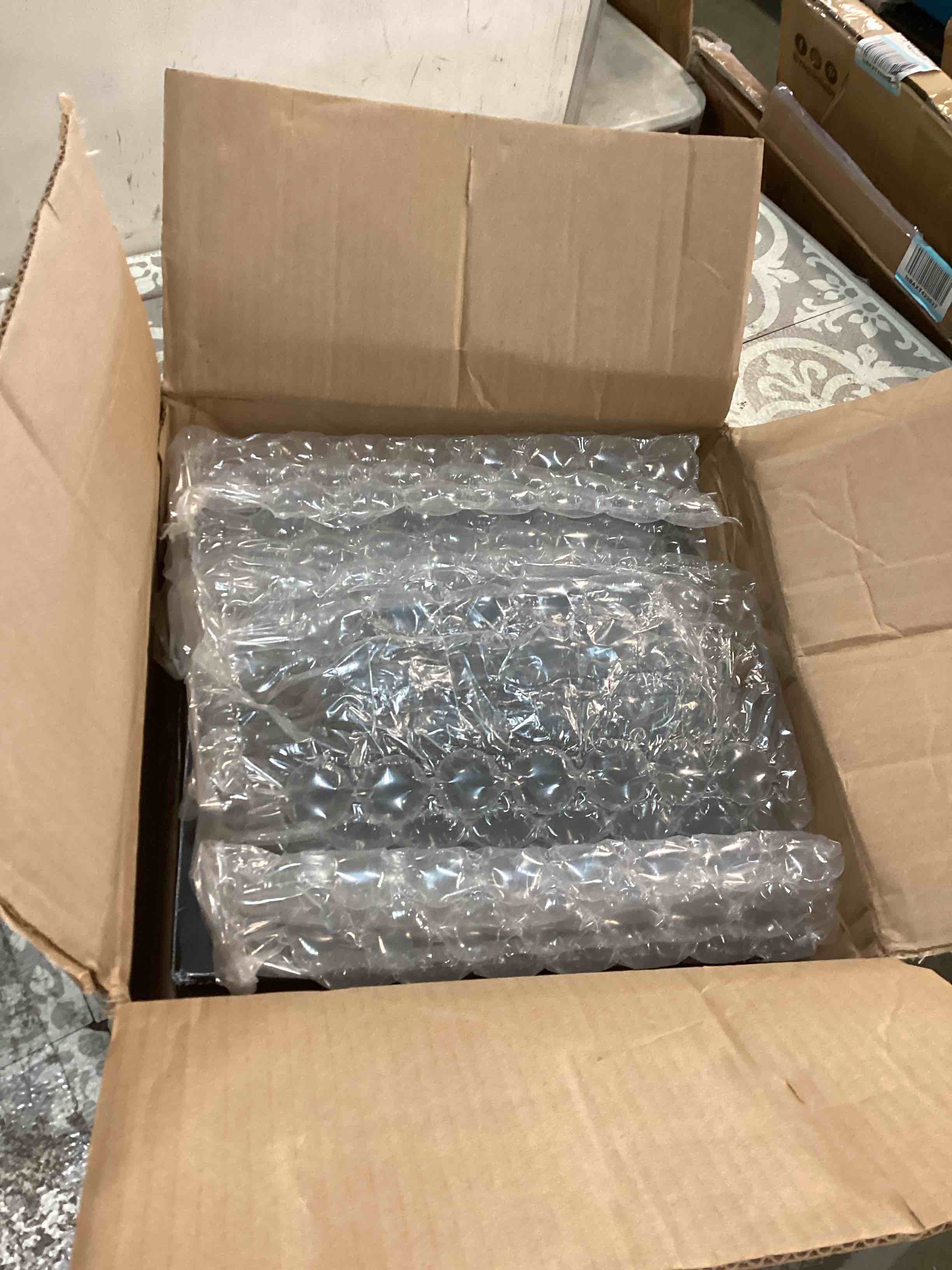 https://s3.amazonaws.com/lotting-images-prod/bidfta/GRN5741217_1703687627159.jpeg