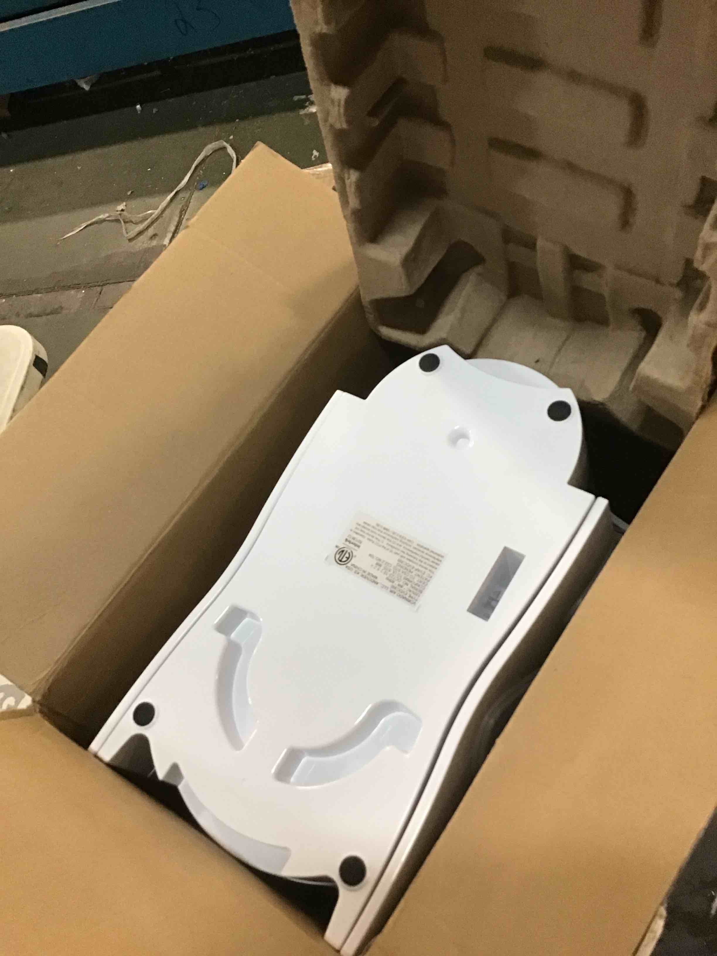 https://s3.amazonaws.com/lotting-images-prod/bidfta/GRN5741478_1703776896385.jpeg