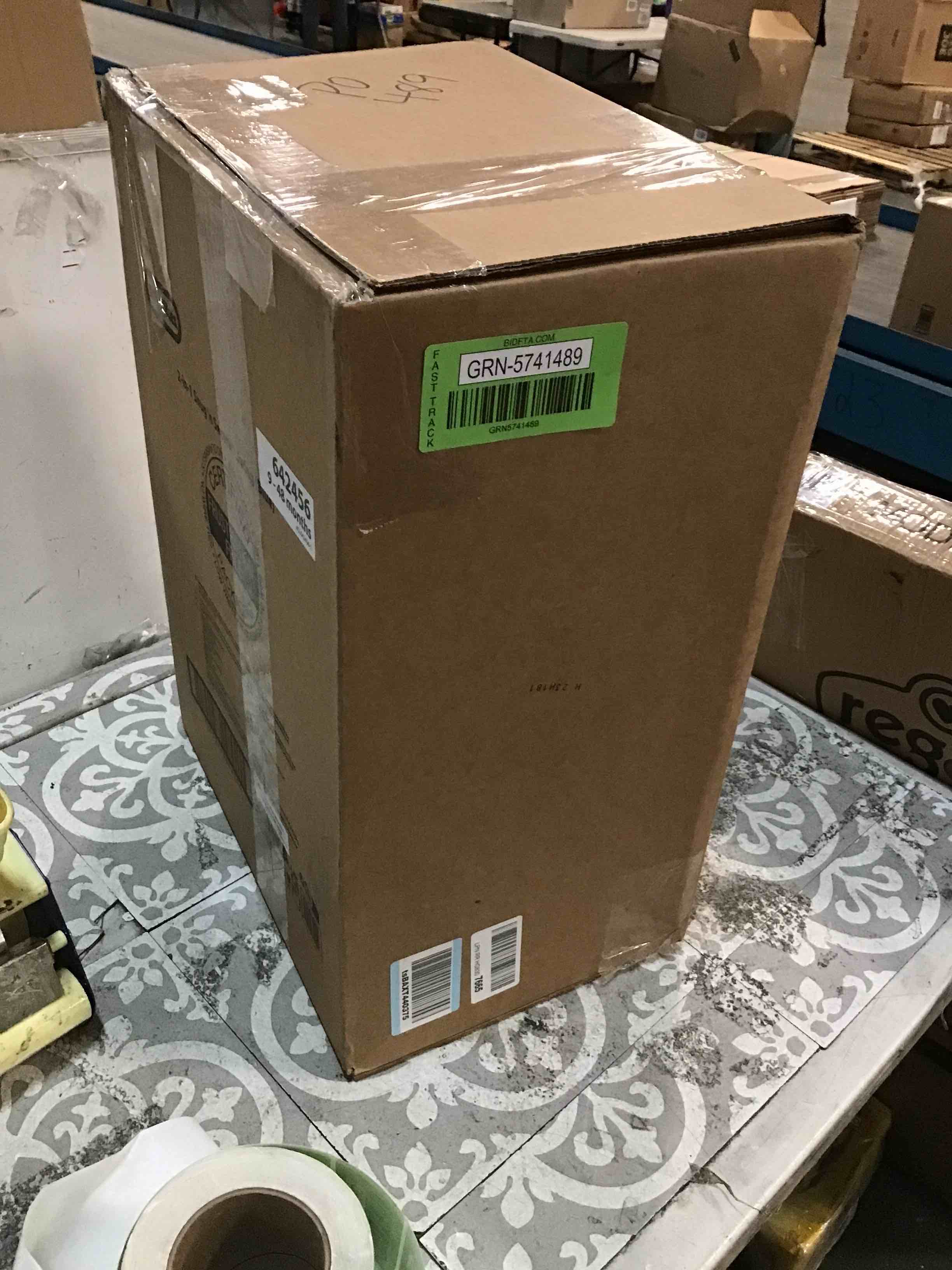 https://s3.amazonaws.com/lotting-images-prod/bidfta/GRN5741489_1703777911269.jpeg