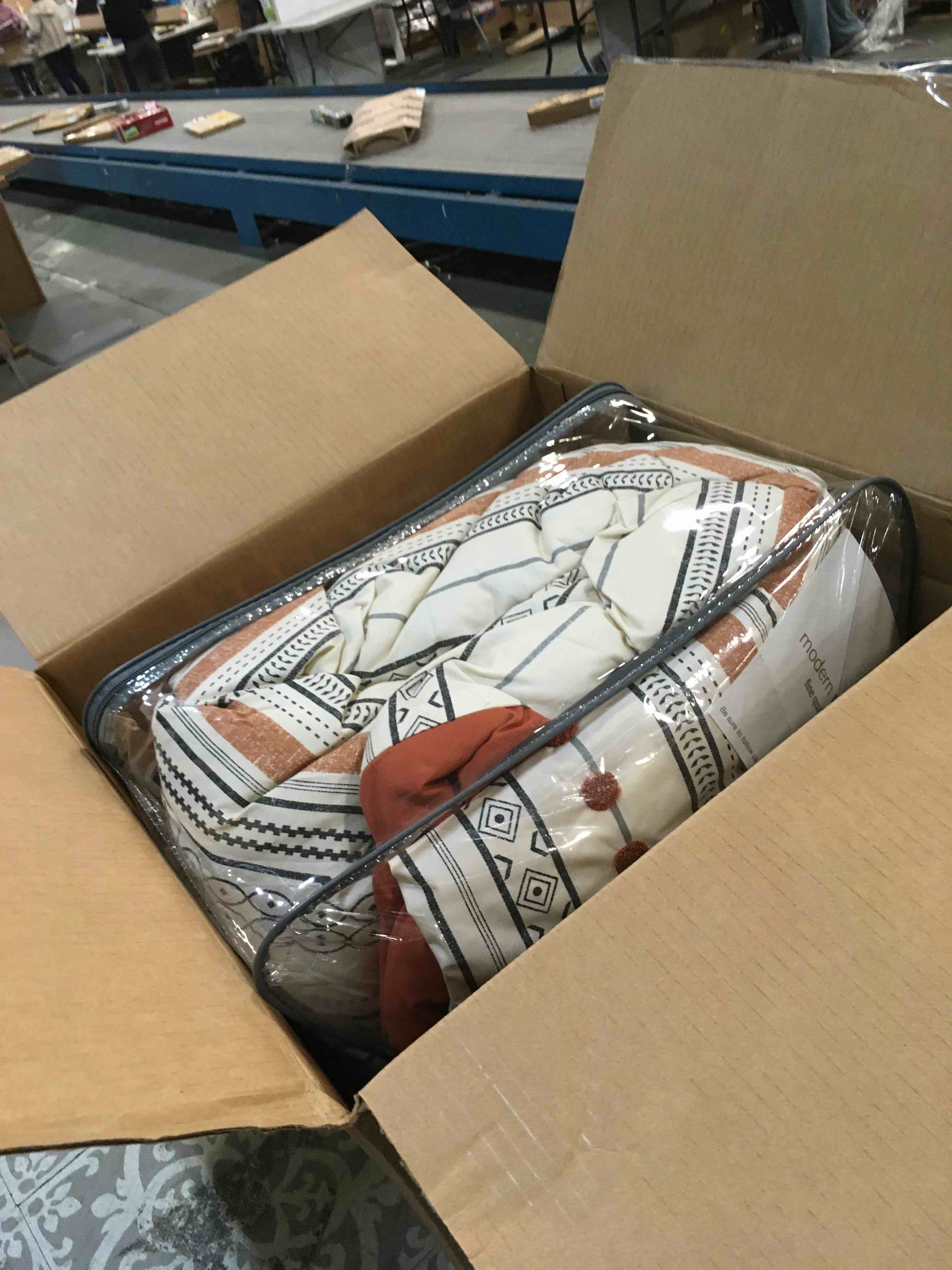 https://s3.amazonaws.com/lotting-images-prod/bidfta/GRN5741520_1703782023982.jpeg