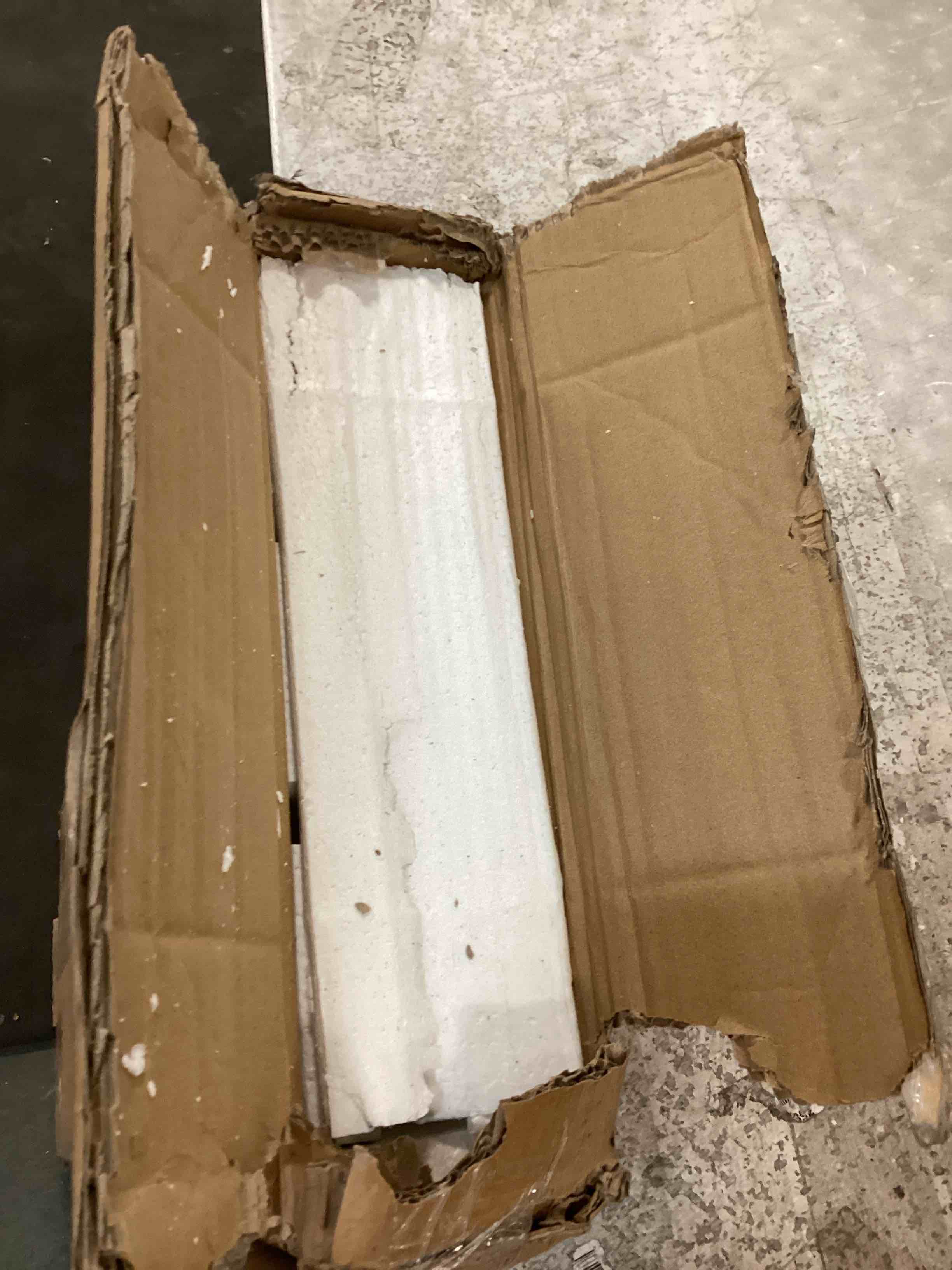 https://s3.amazonaws.com/lotting-images-prod/bidfta/GRN5741968_1703957790828.jpeg