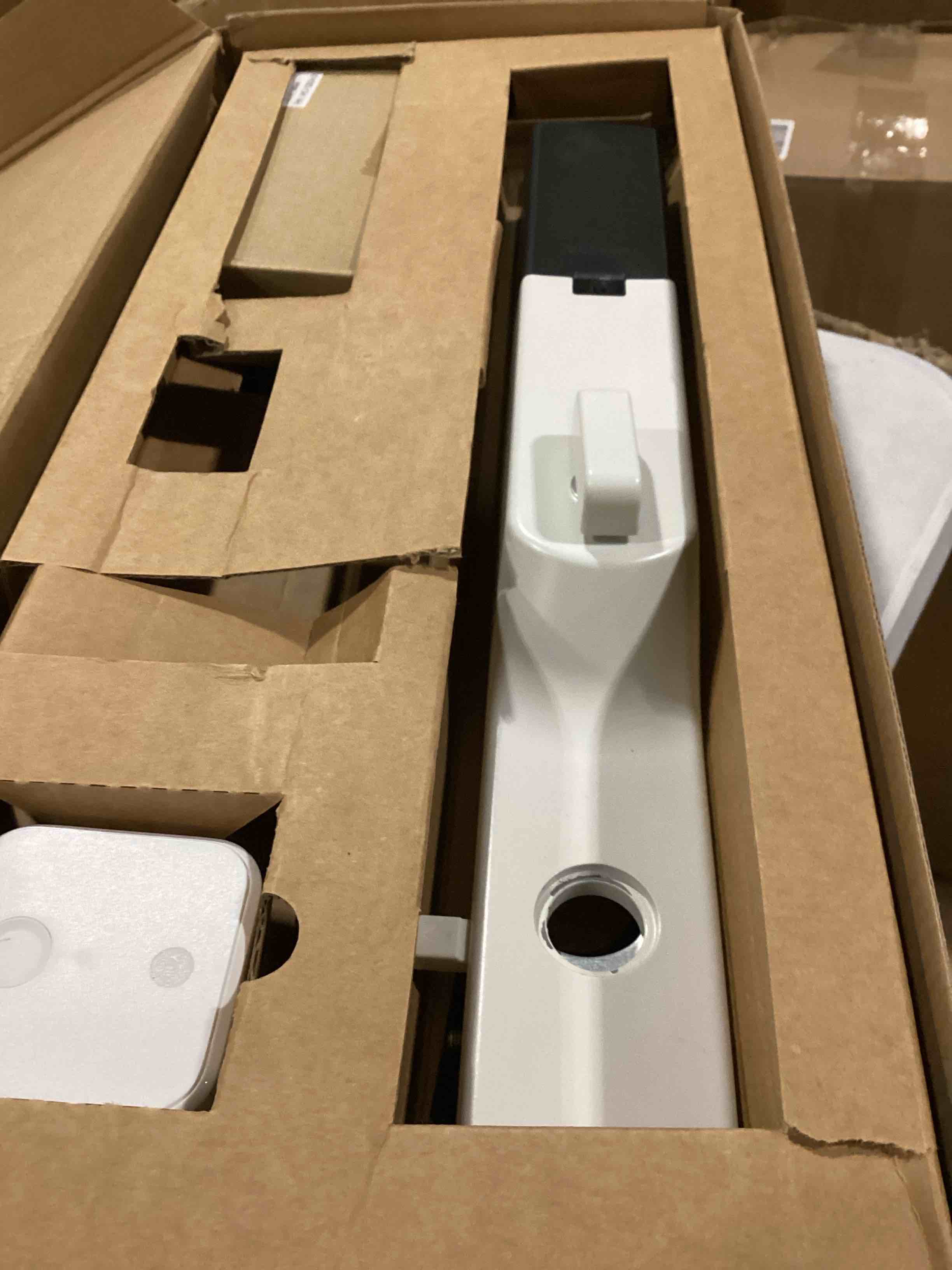 https://s3.amazonaws.com/lotting-images-prod/bidfta/GRN5747992_1724353996353.jpeg