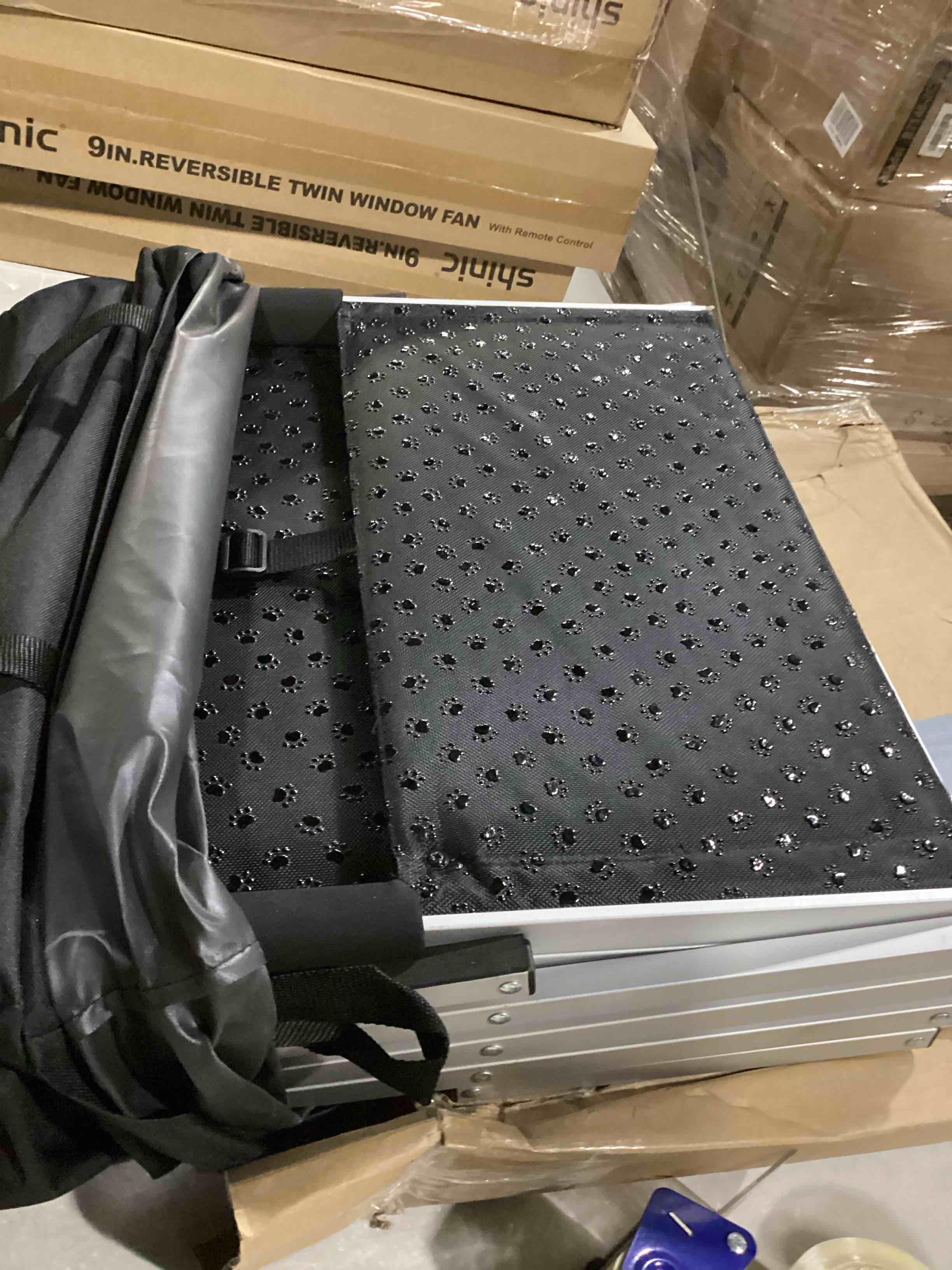 https://s3.amazonaws.com/lotting-images-prod/bidfta/GRN5750221_1725621769652.jpeg